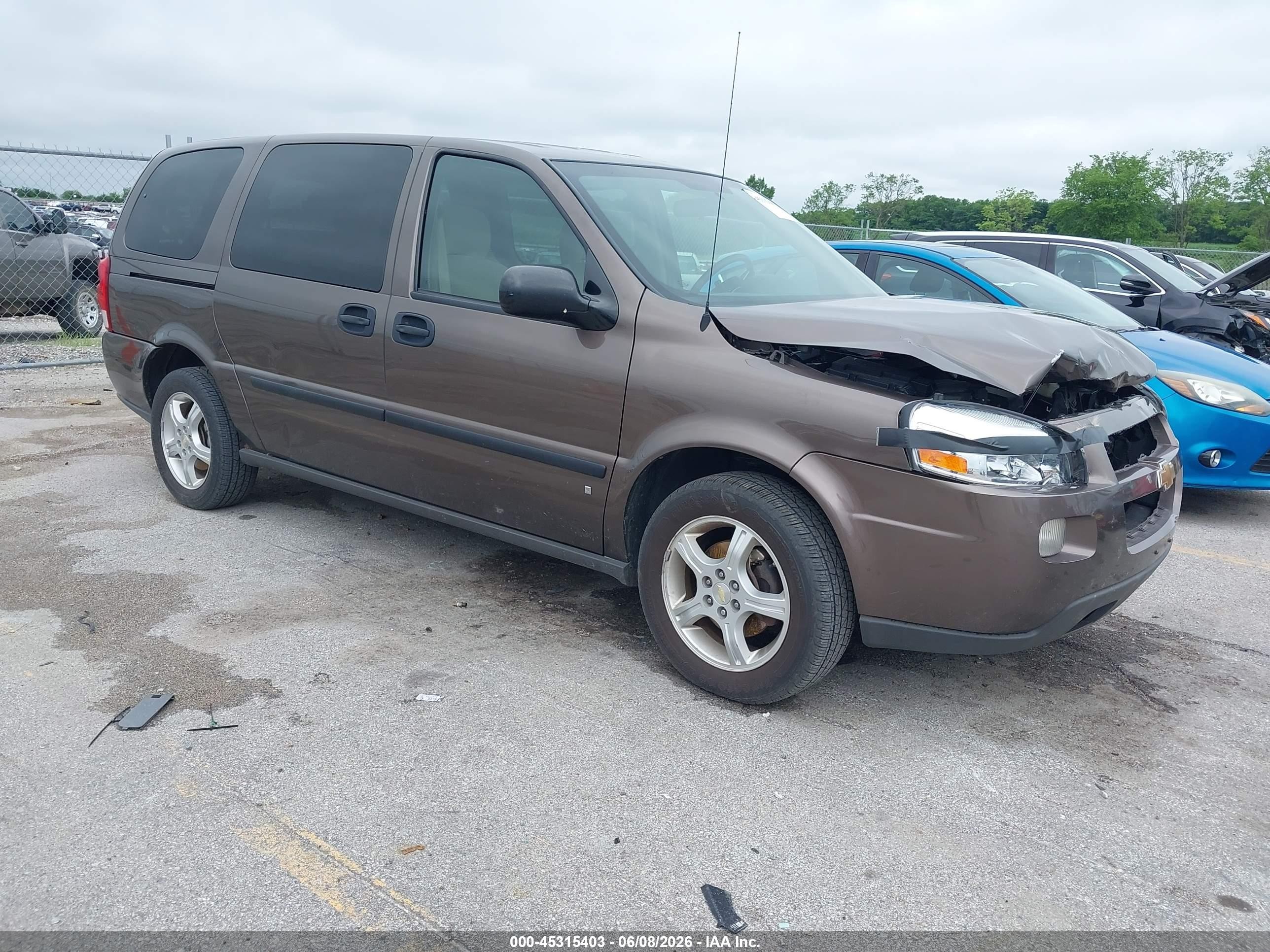 2008 Chevrolet Uplander LS, VIN 1GNDV231X8D186905 — Front end