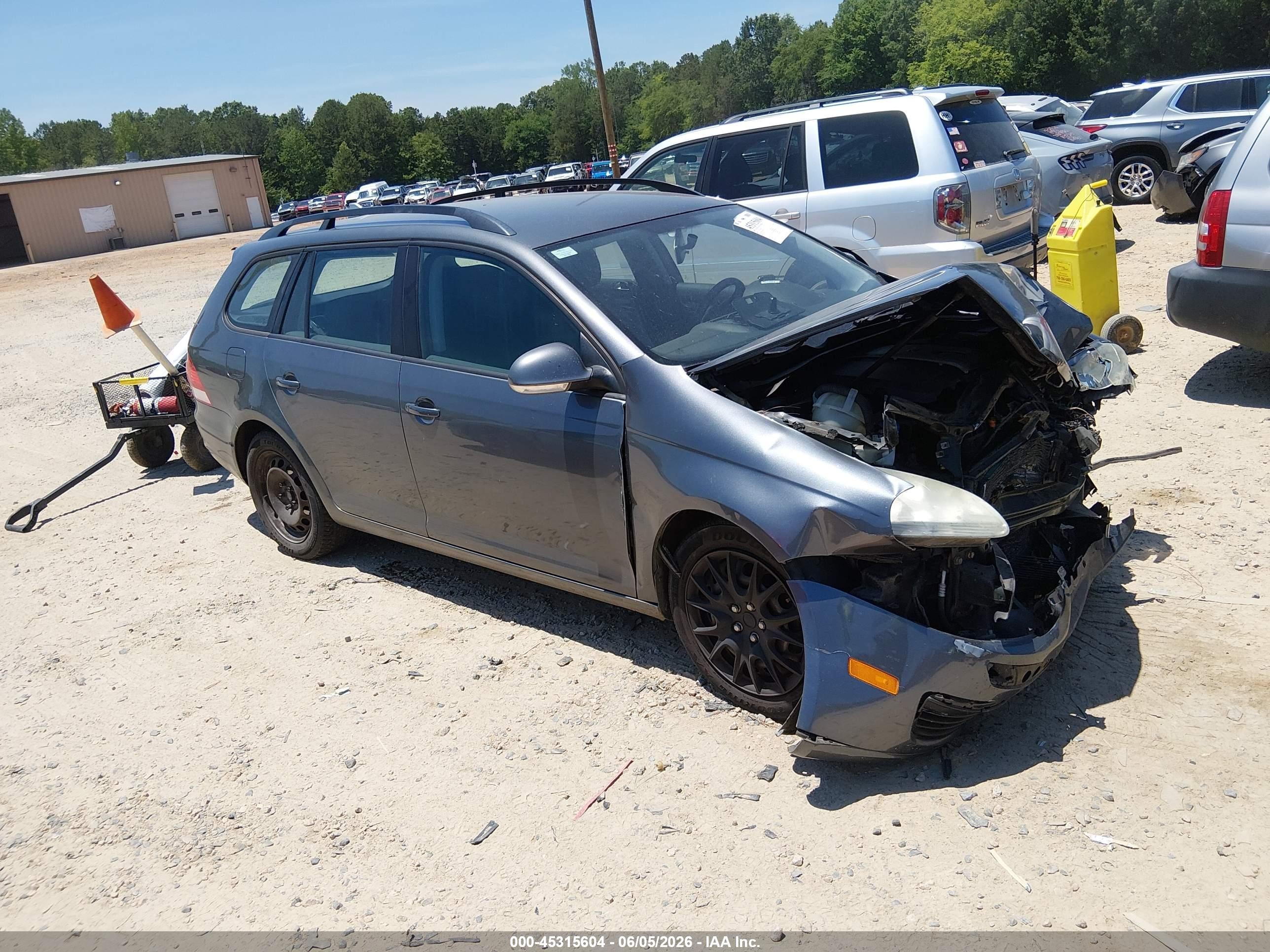 2009 Volkswagen Jetta S, VIN 3VWKM71K49M310956 — Front end