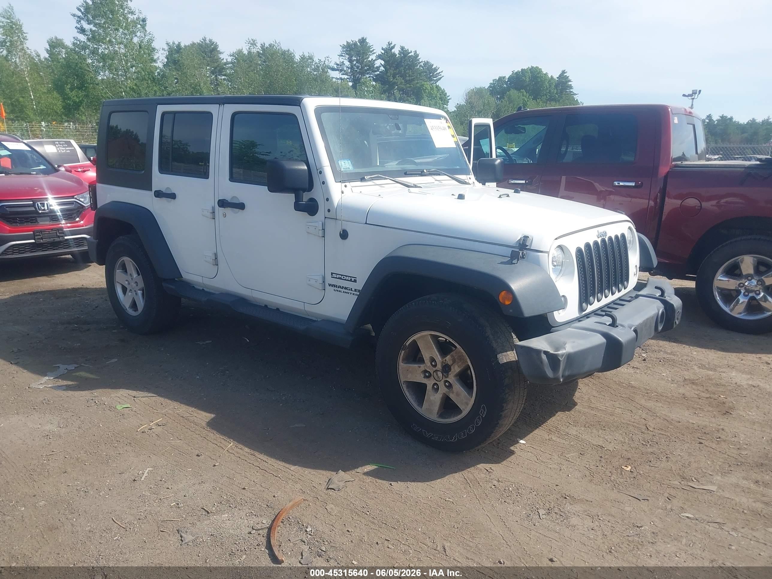 2017 Jeep Wrangler Unlimited Big Bear, VIN 1C4BJWDG0HL738729 — Normal wear