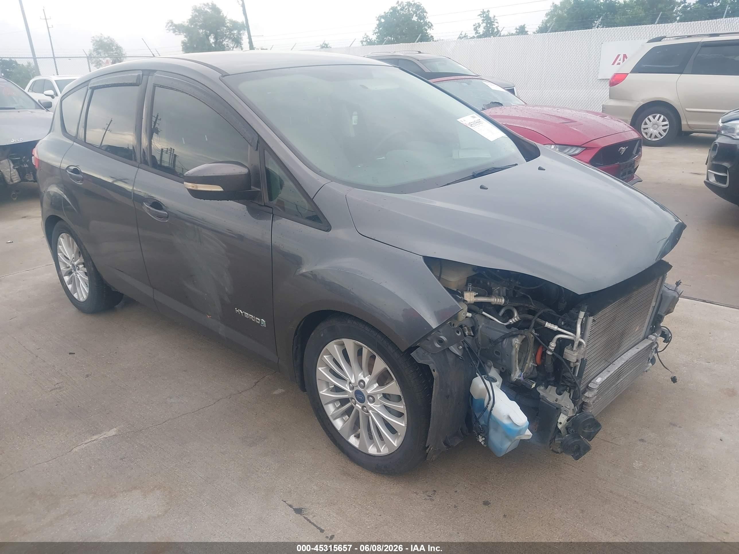 2017 Ford C-Max SE, VIN 1FADP5AU5HL114488 — Перед