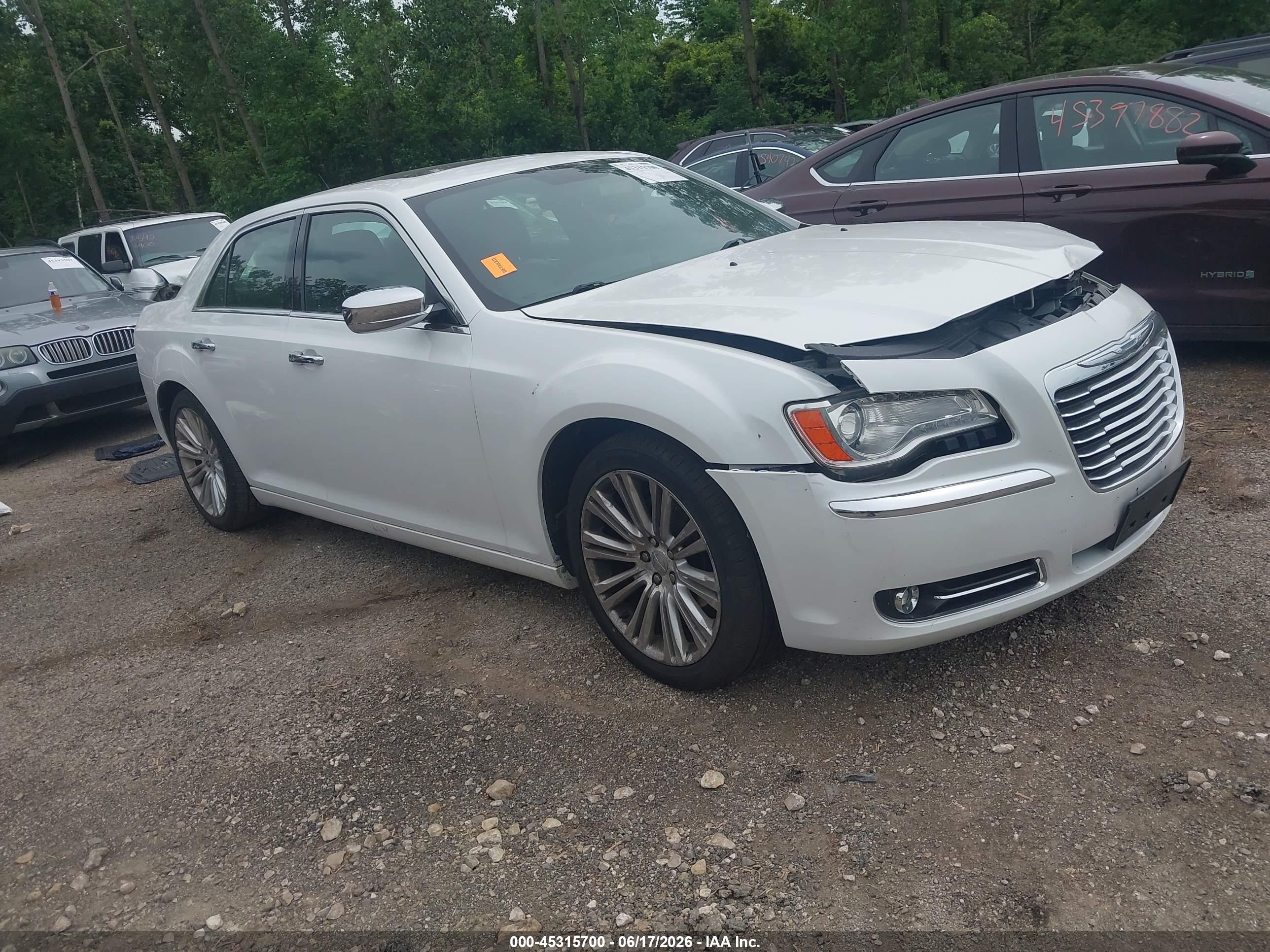 2011 Chrysler 300 Limited, VIN 2C3CA5CG1BH564338 — Front end