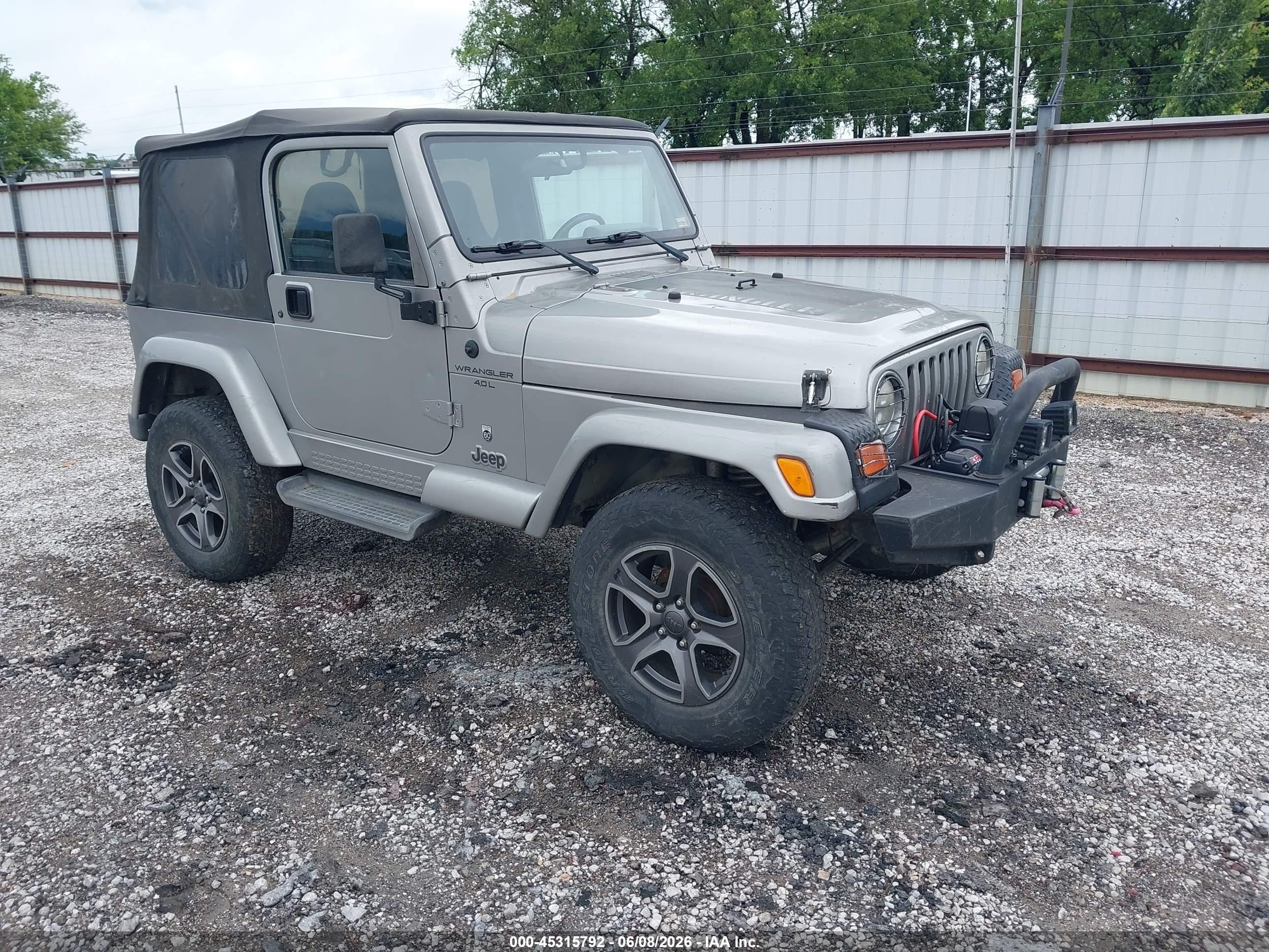 2001 Jeep Wrangler Sport, VIN 1J4FA49S11P346791 — Front end