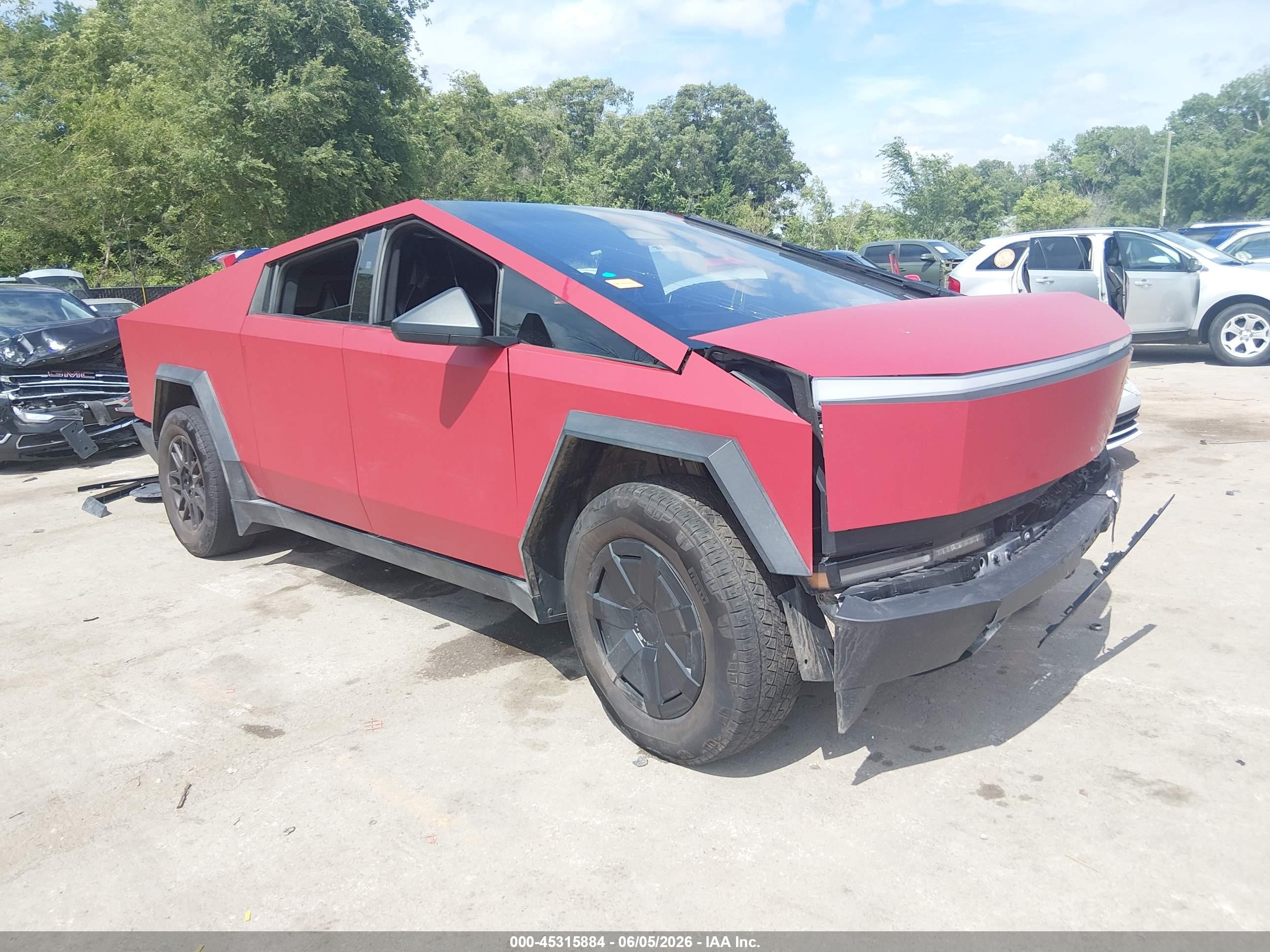2024 Tesla Cybertruck, VIN 7G2CEHED1RA041609 — Front end