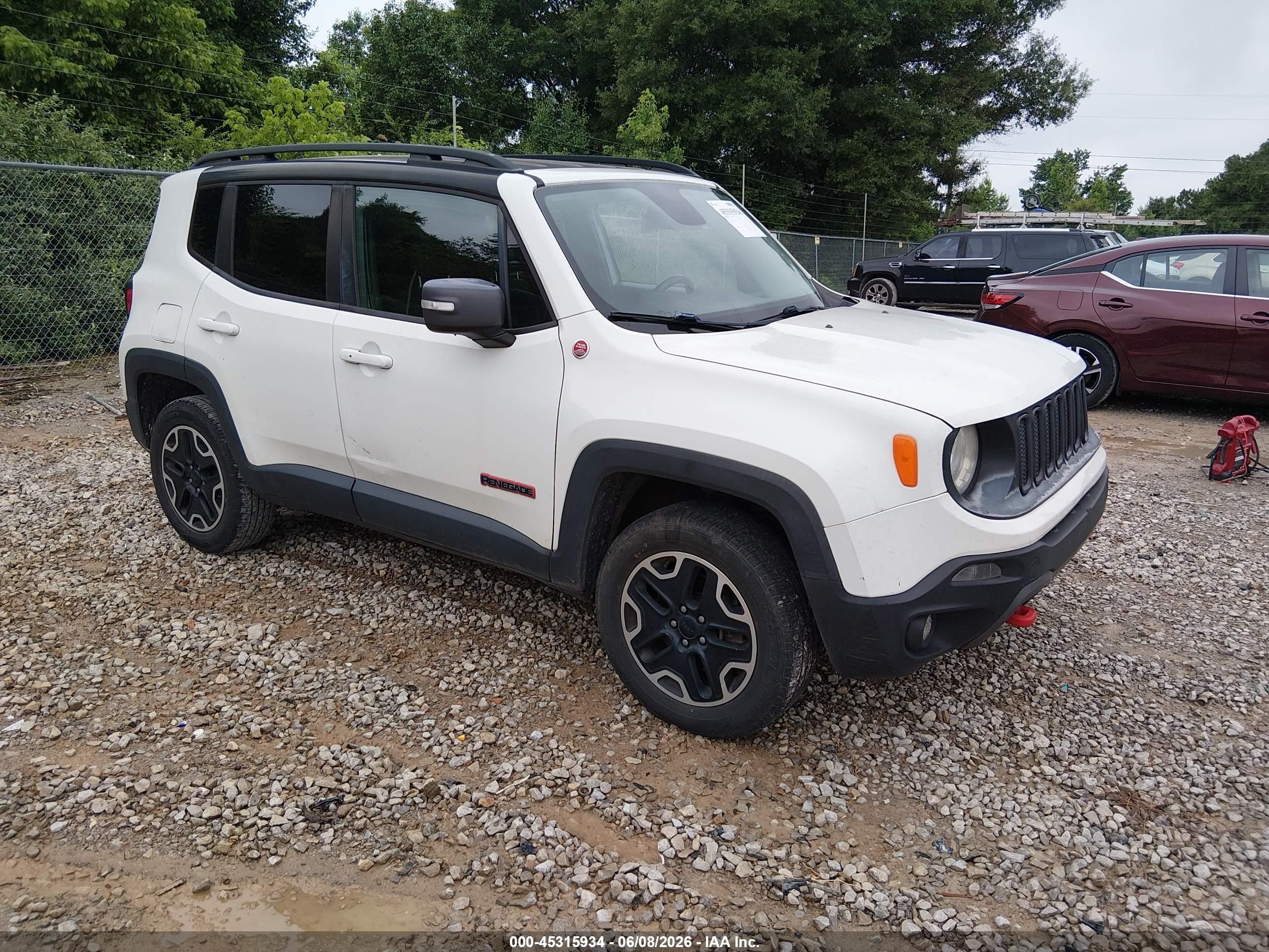 2016 Jeep Renegade Trailhawk, VIN ZACCJBCT8GPD74937 — Normal wear
