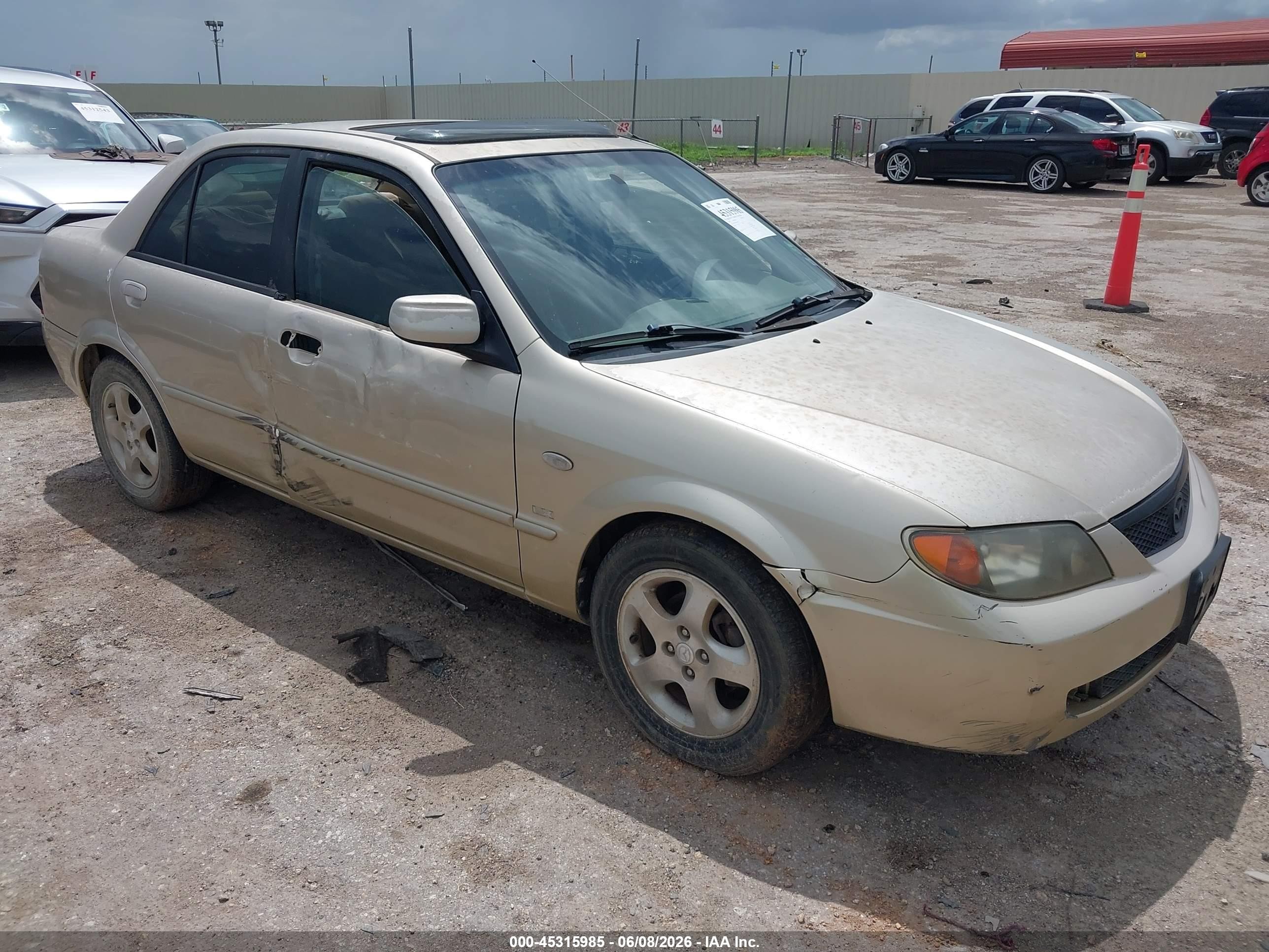 2002 Mazda Protege DX, VIN JM1BJ225820638106 — Бок
