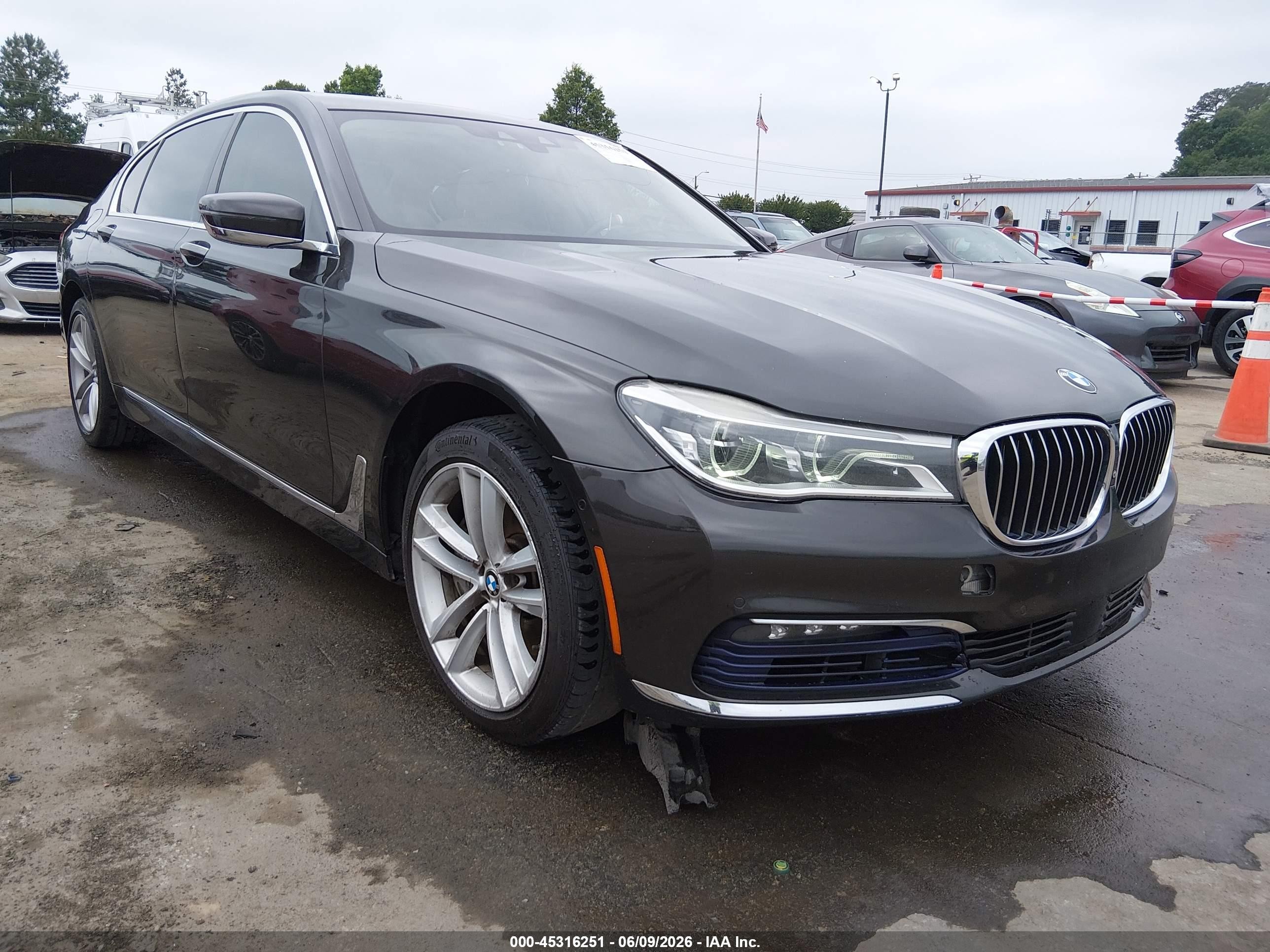2016 BMW 7 Series 750i xDrive, VIN WBA7F2C54GG417989 — Front end