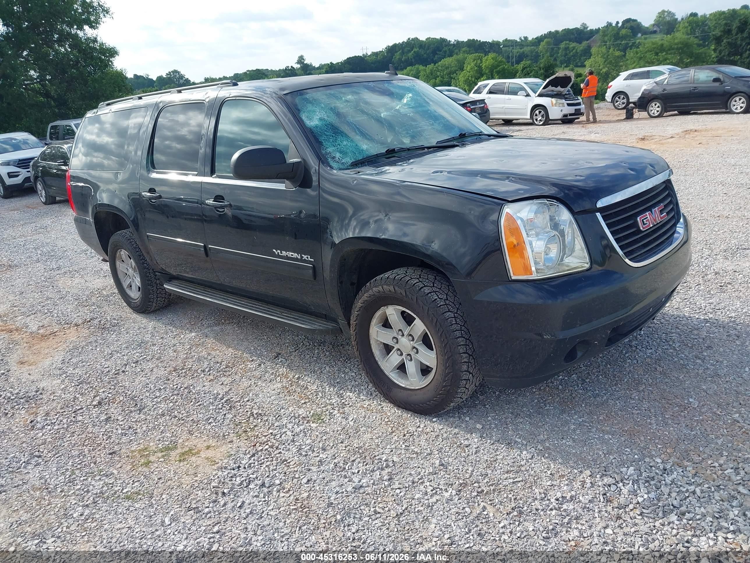 2014 GMC Yukon XL SLE, VIN 1GKS2HE70ER212539 — Hail