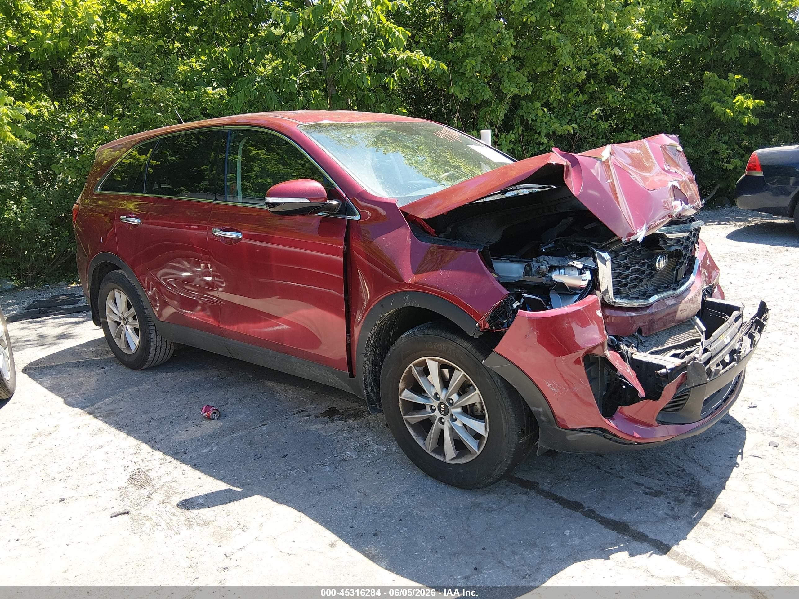 2019 Kia Sorento LX, VIN 5XYPG4A3XKG506667 — Front end