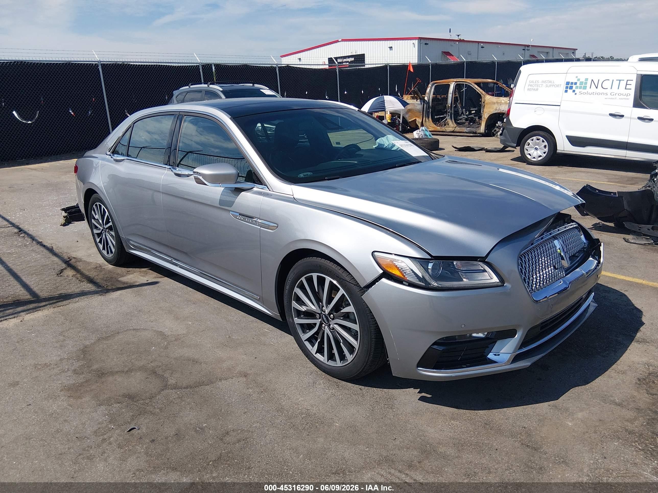 2020 Lincoln Continental Standard, VIN 1LN6L9PK9L5606302 — Front end