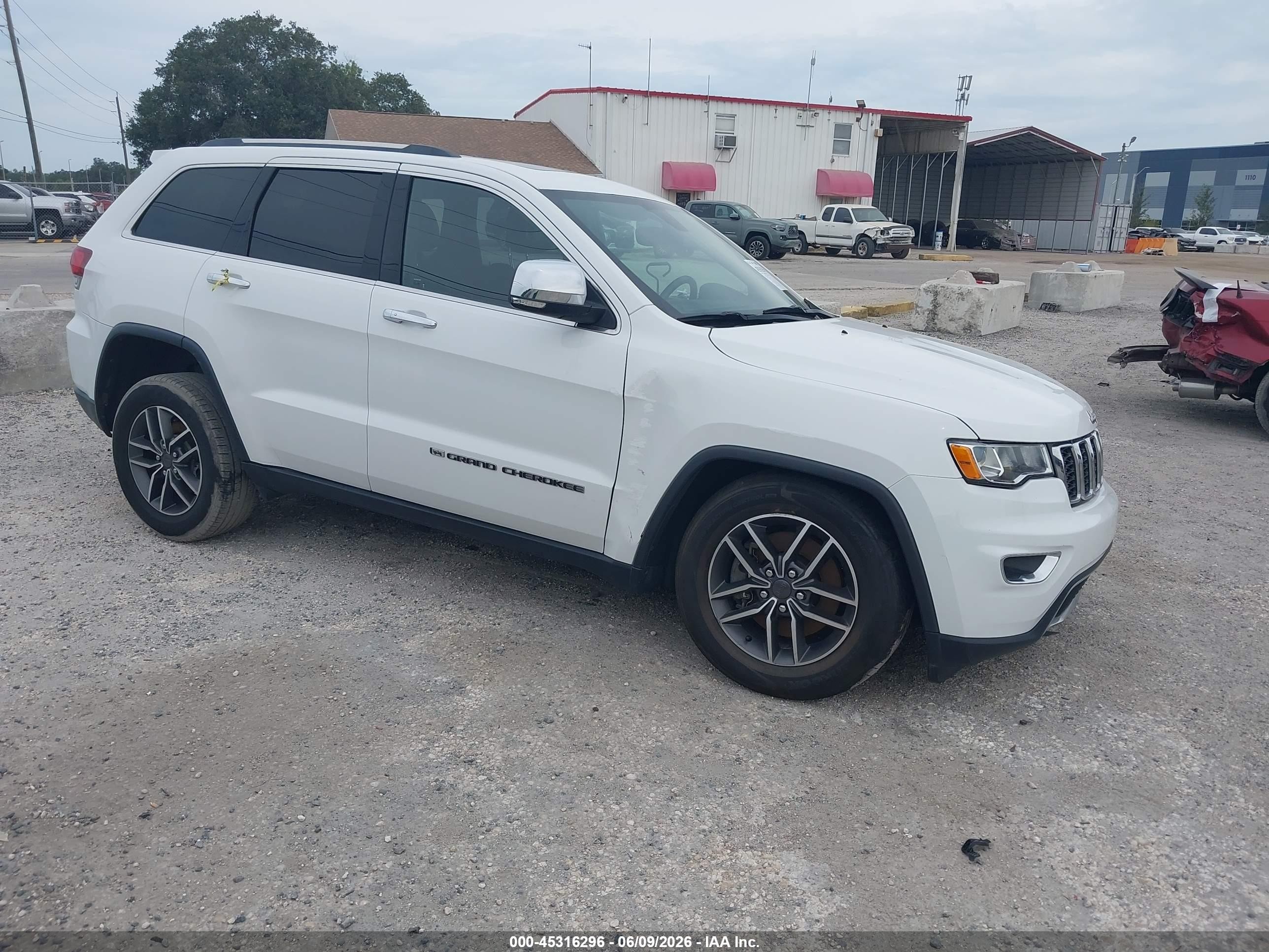 2022 Jeep Grand Cherokee Limited, VIN 1C4RJEBG6NC125666 — Front end