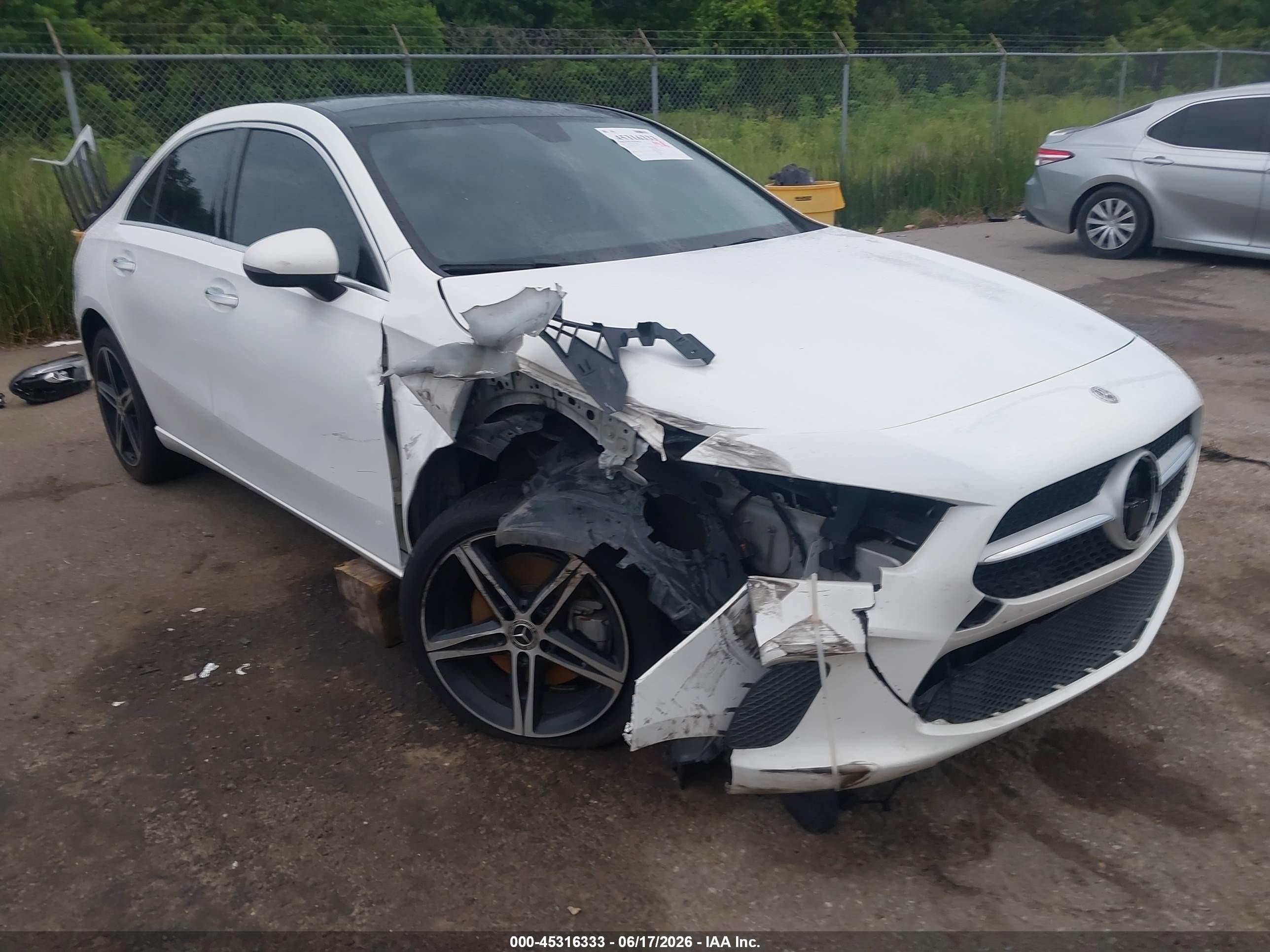 2022 Mercedes-Benz A 220, VIN W1K3G4EB5NJ371219 — Front end