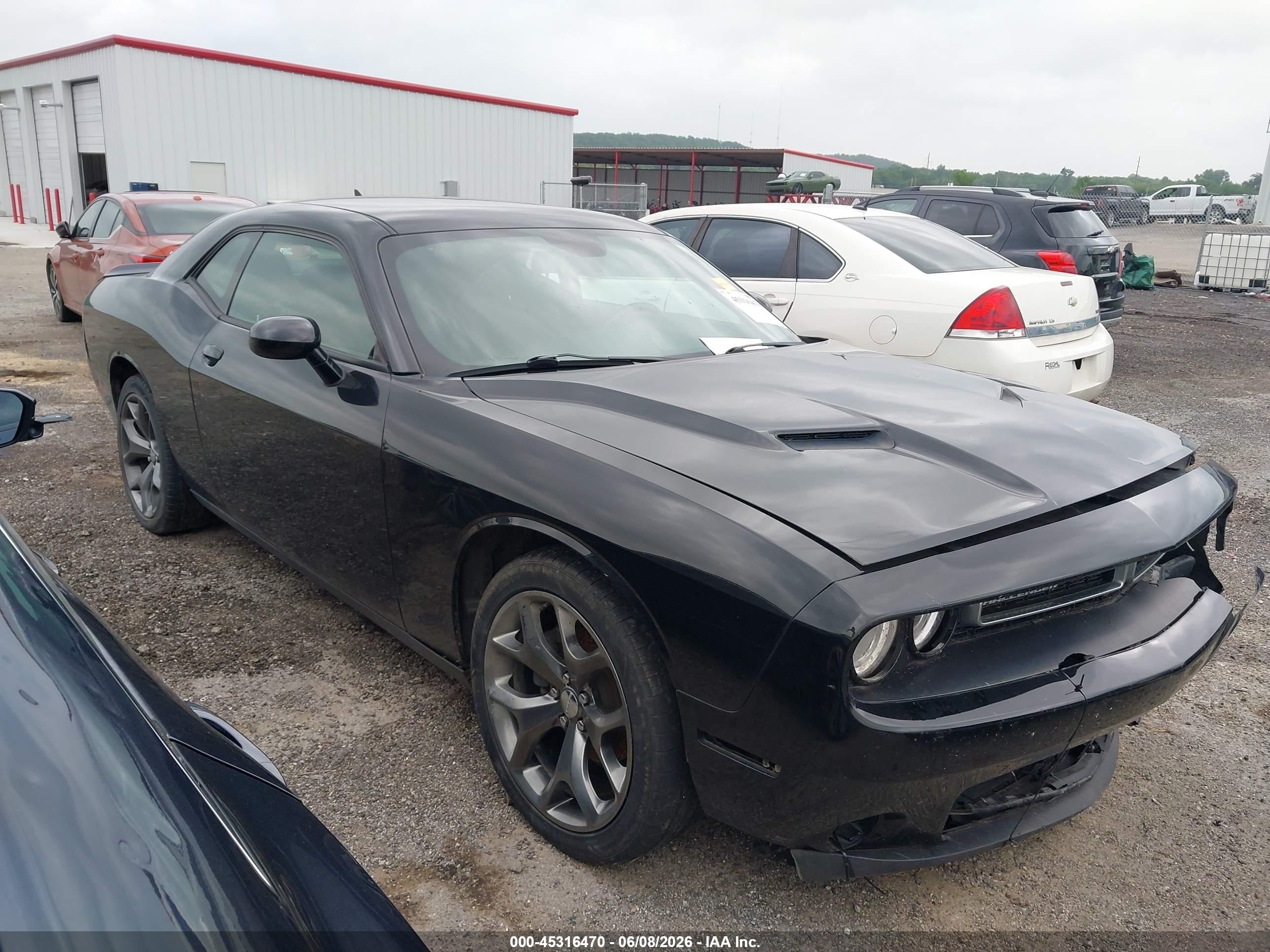2016 Dodge Challenger SXT, VIN 2C3CDZAG4GH352557 — Front end