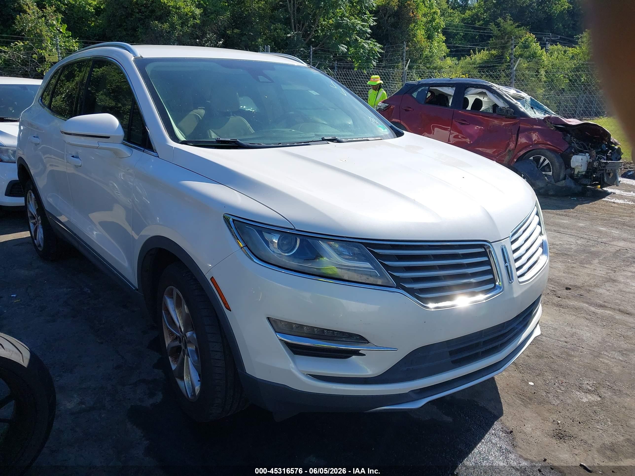 2015 Lincoln MKC, VIN 5LMTJ2AH5FUJ48018 — Normal wear