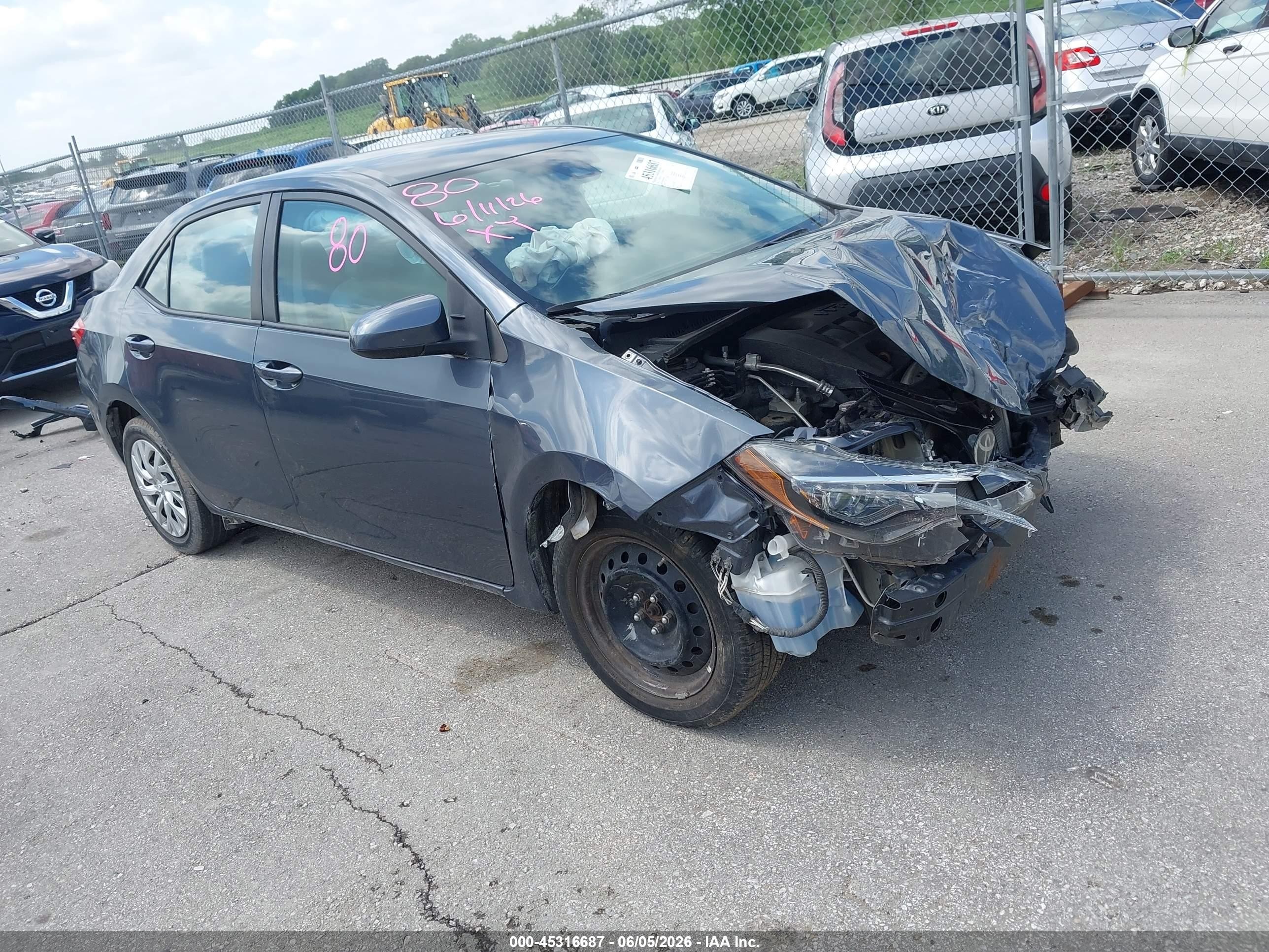 2018 Toyota Corolla LE, VIN 5YFBURHE5JP850957 — Front end
