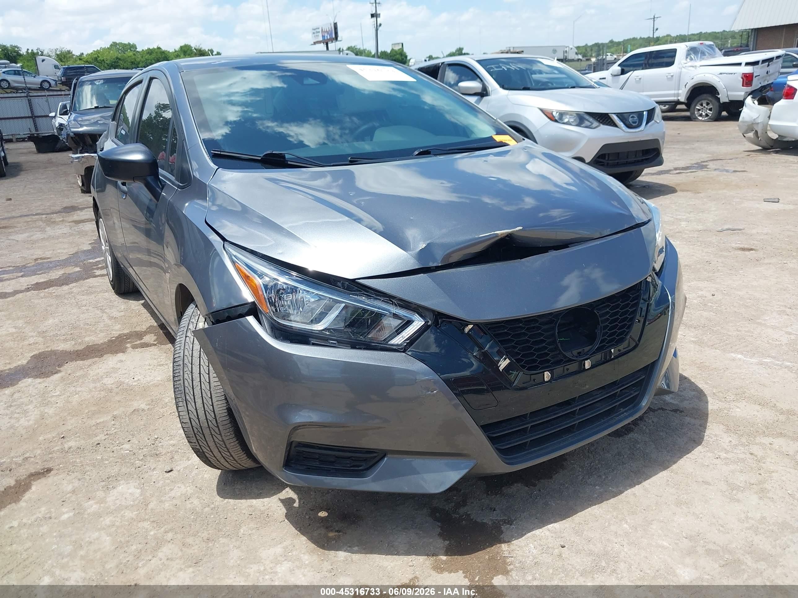 2021 Nissan Versa S, VIN 3N1CN8DVXML908504 — Front end