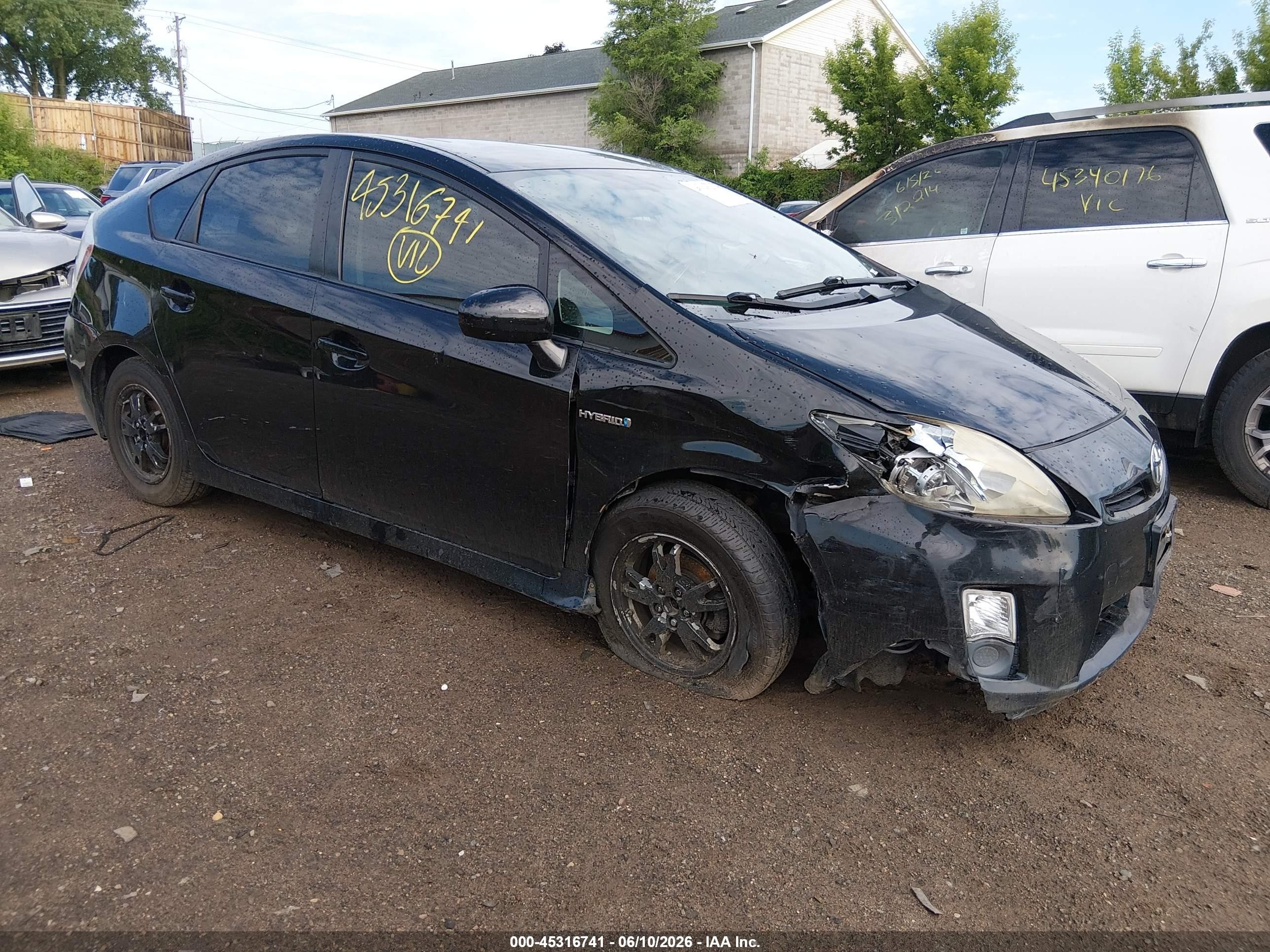 2010 Toyota Prius IV, VIN JTDKN3DU3A5205115 — Front end