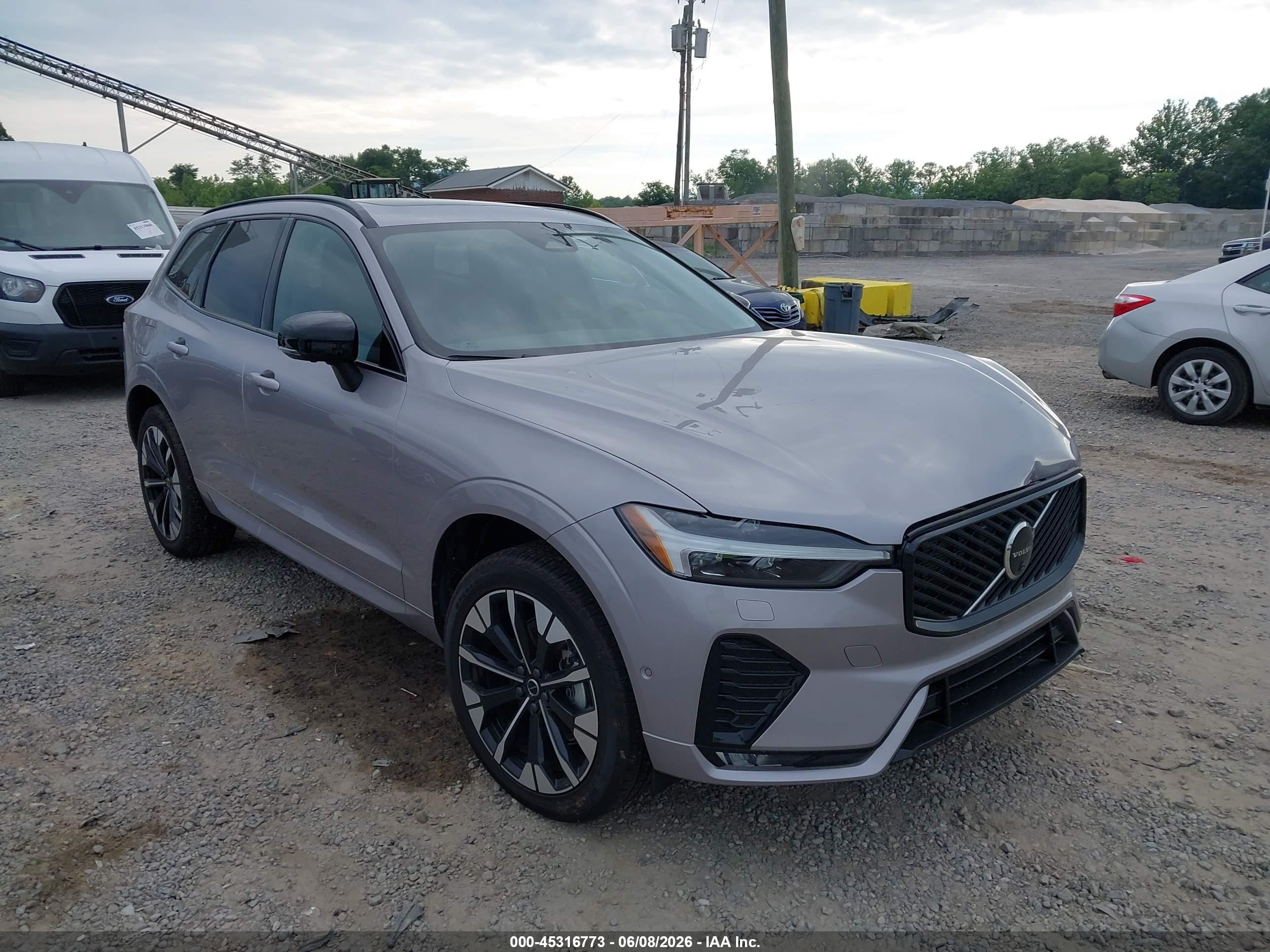 2026 Volvo XC60 Plus, VIN YV4M12RC5T1348749 — Front end