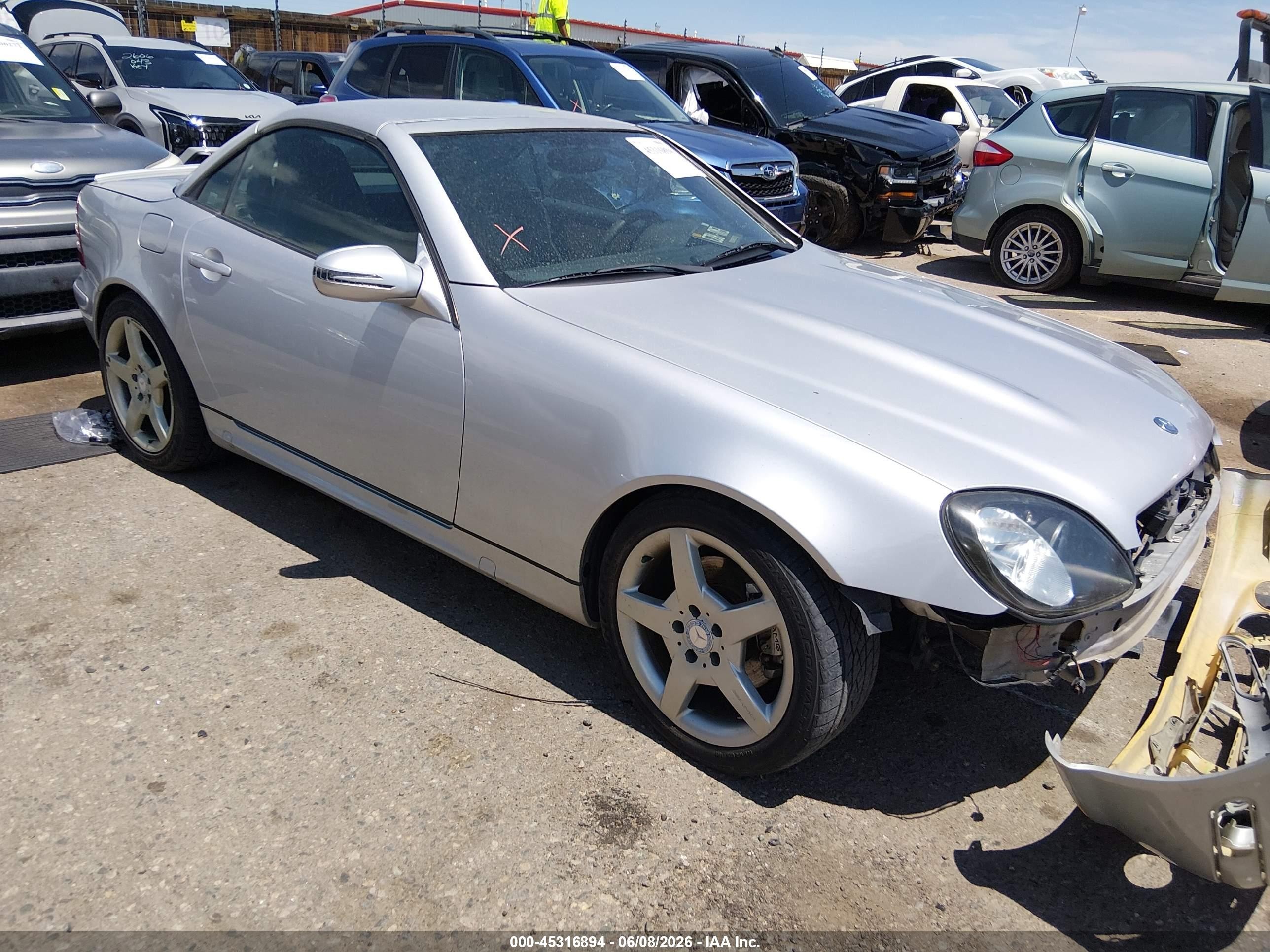 2003 Mercedes-Benz SLK 320, VIN WDBKK65F13F284225 — Front end