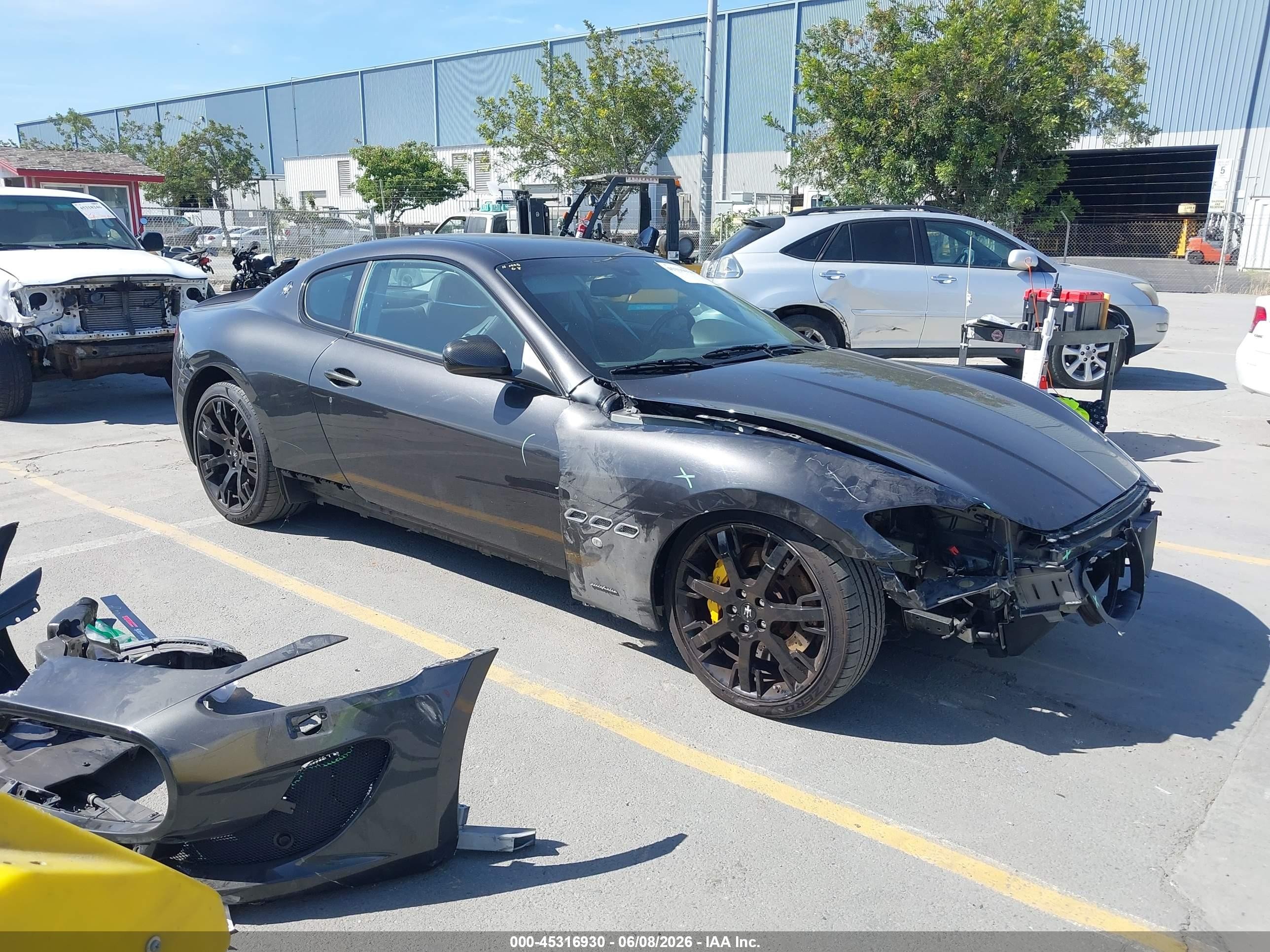 2017 Maserati GranTurismo Sport, VIN ZAM45VLA4H0186525 — Перед