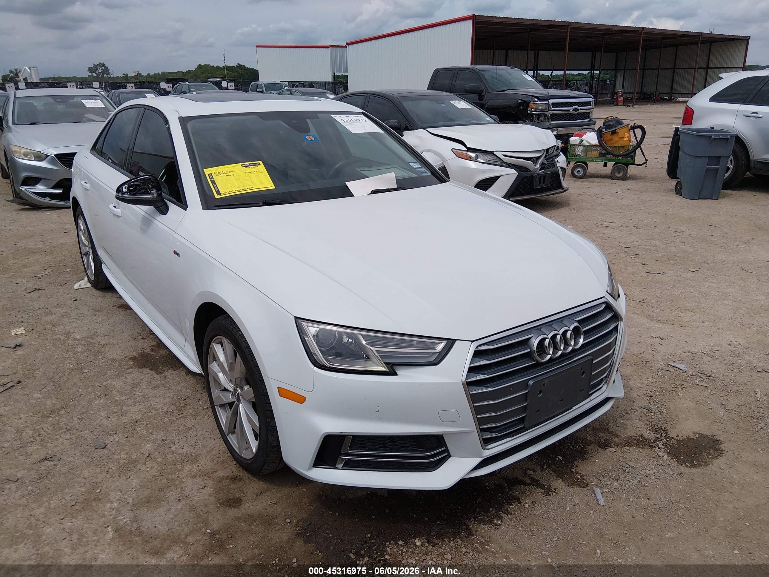 2018 Audi A4 Premium, VIN WAUKMAF44JN015356 — Крыша