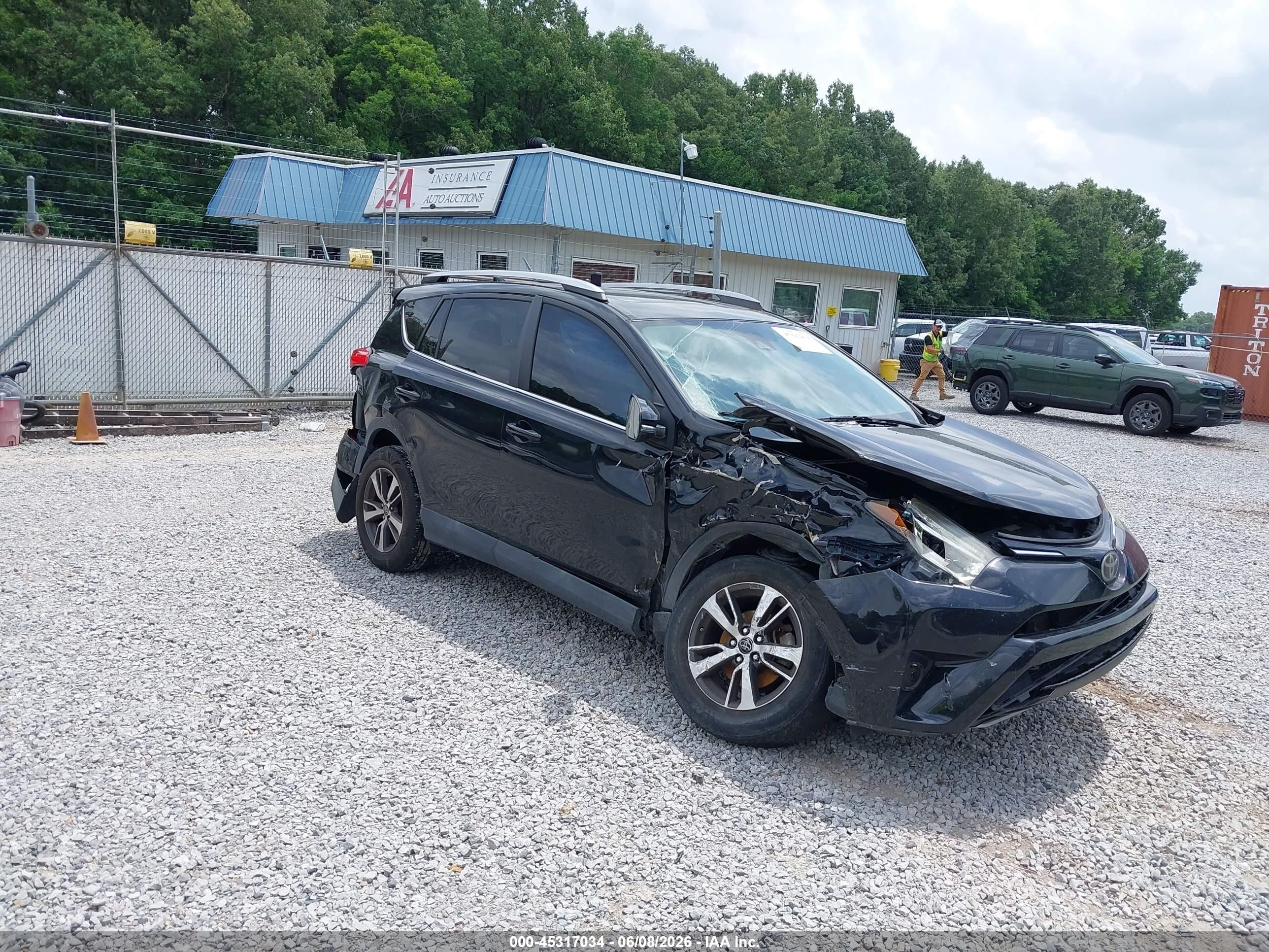 2017 Toyota RAV4 XLE, VIN 2T3RFREV1HW596077 — Front end