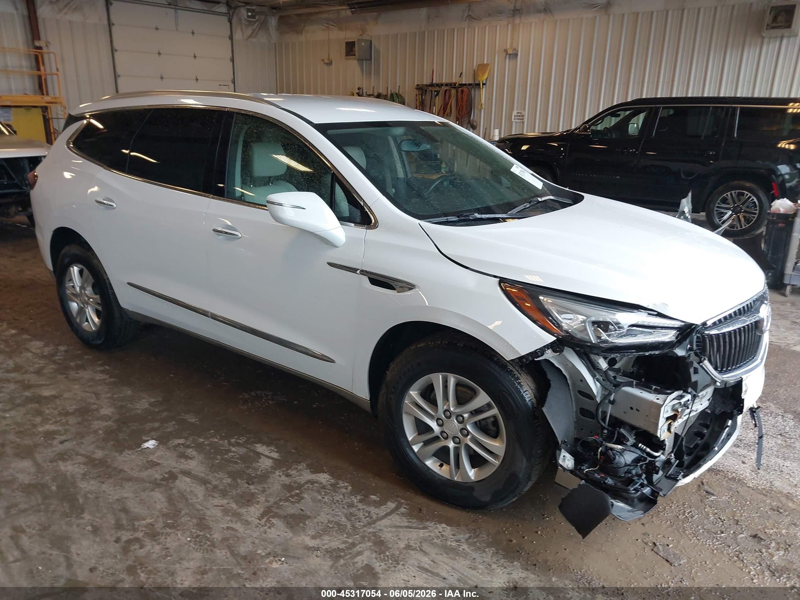 2020 Buick Enclave Essence, VIN 5GAEVAKW0LJ329084 — Front end