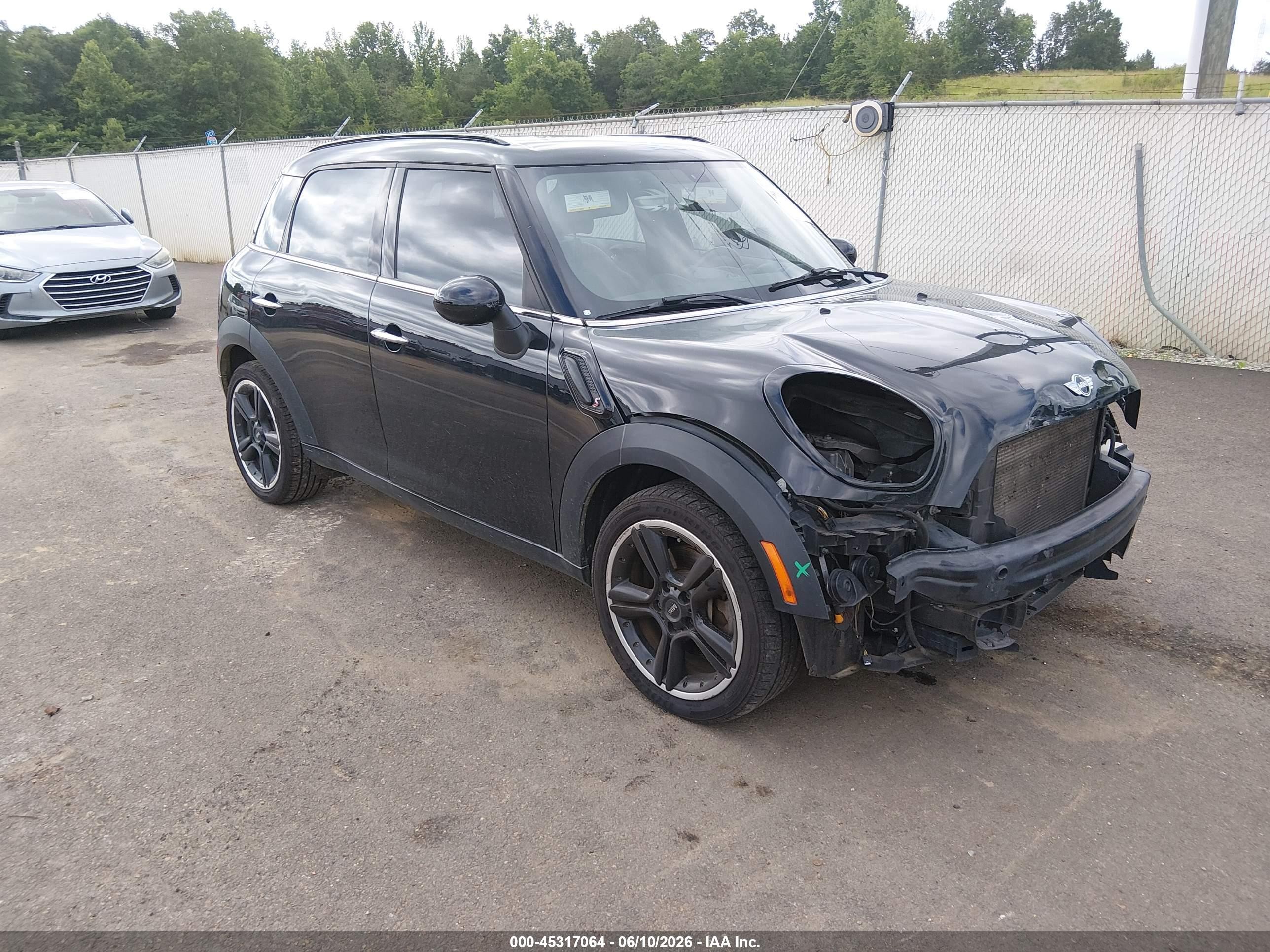 2016 MINI Countryman S, VIN WMWZC3C57GWT08200 — Front end