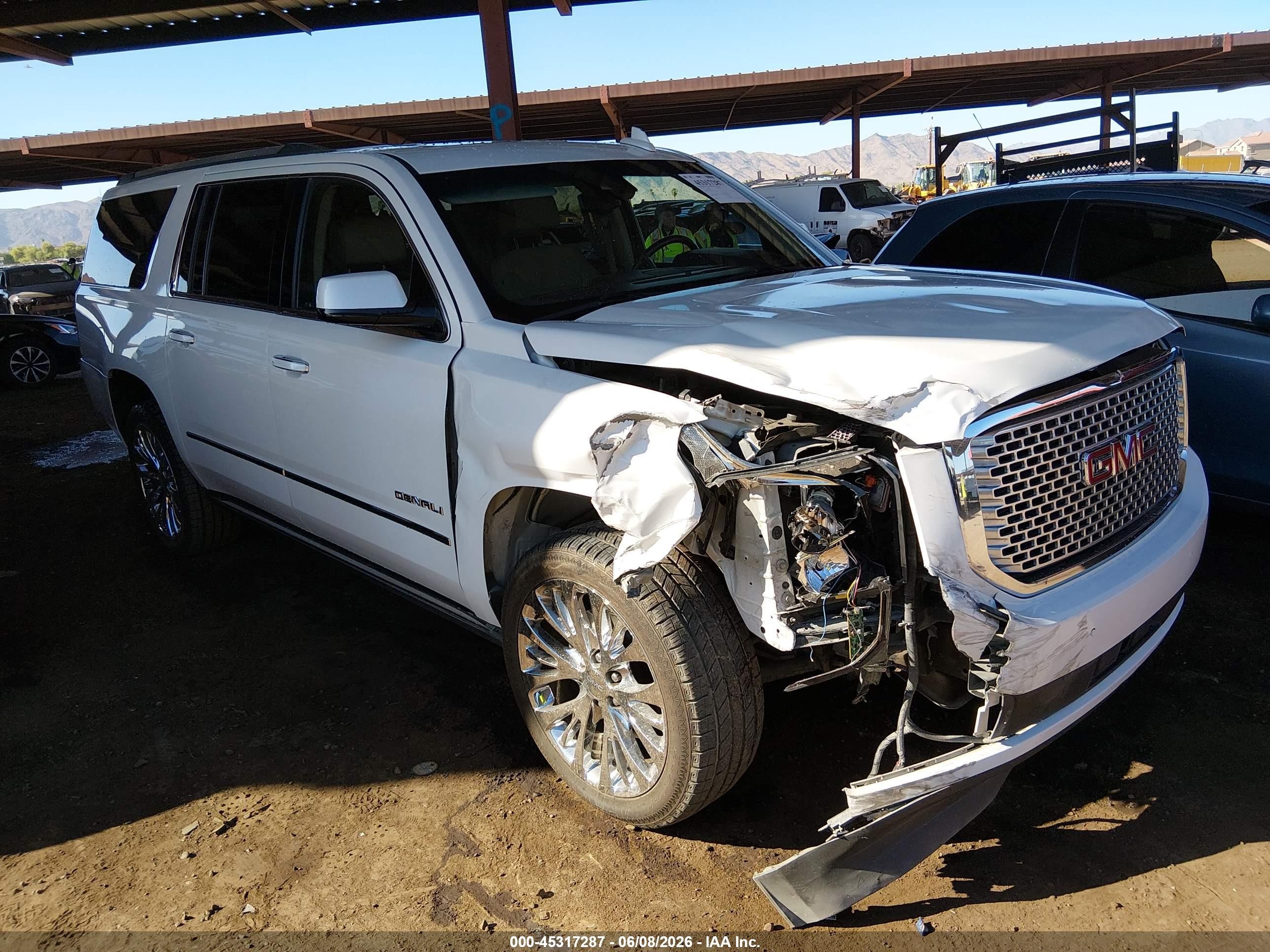2017 GMC Yukon XL Denali, VIN 1GKS2HKJ0HR201660 — Front end