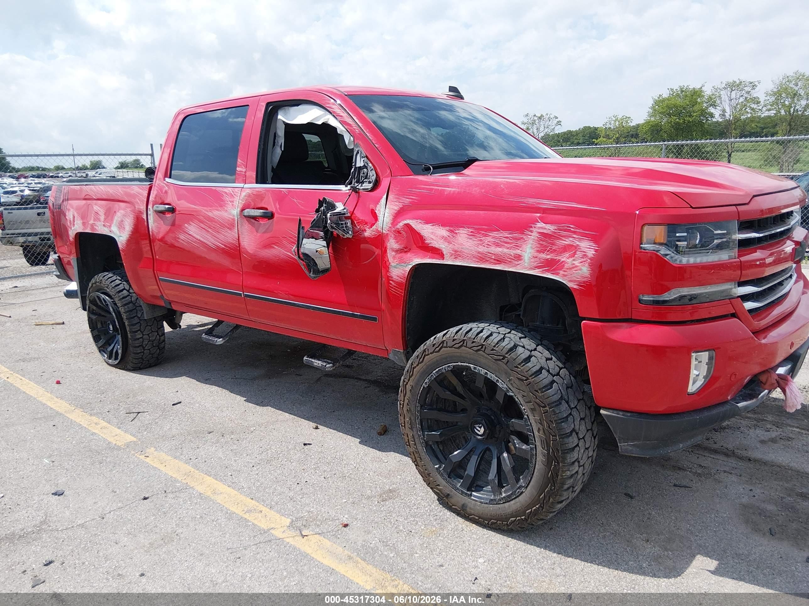 2018 Chevrolet Silverado 1500 LTZ, VIN 3GCUKSEC7JG521580 — Side