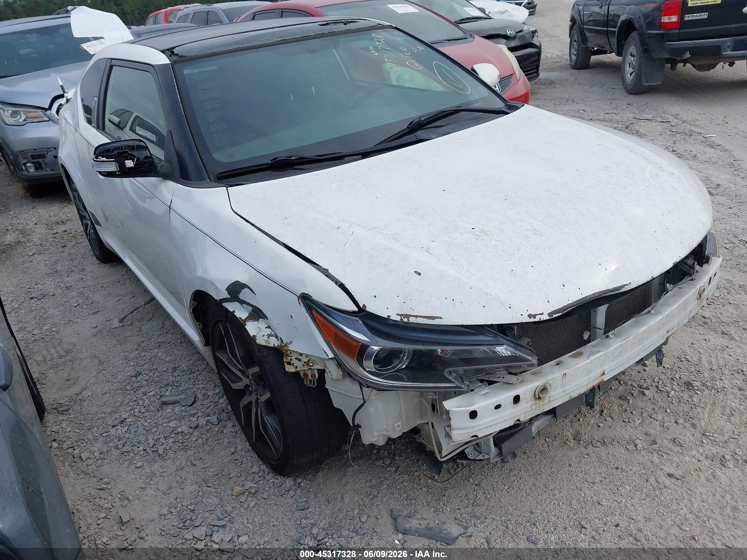2014 Scion tC, VIN JTKJF5C7XE3073433 — Front end