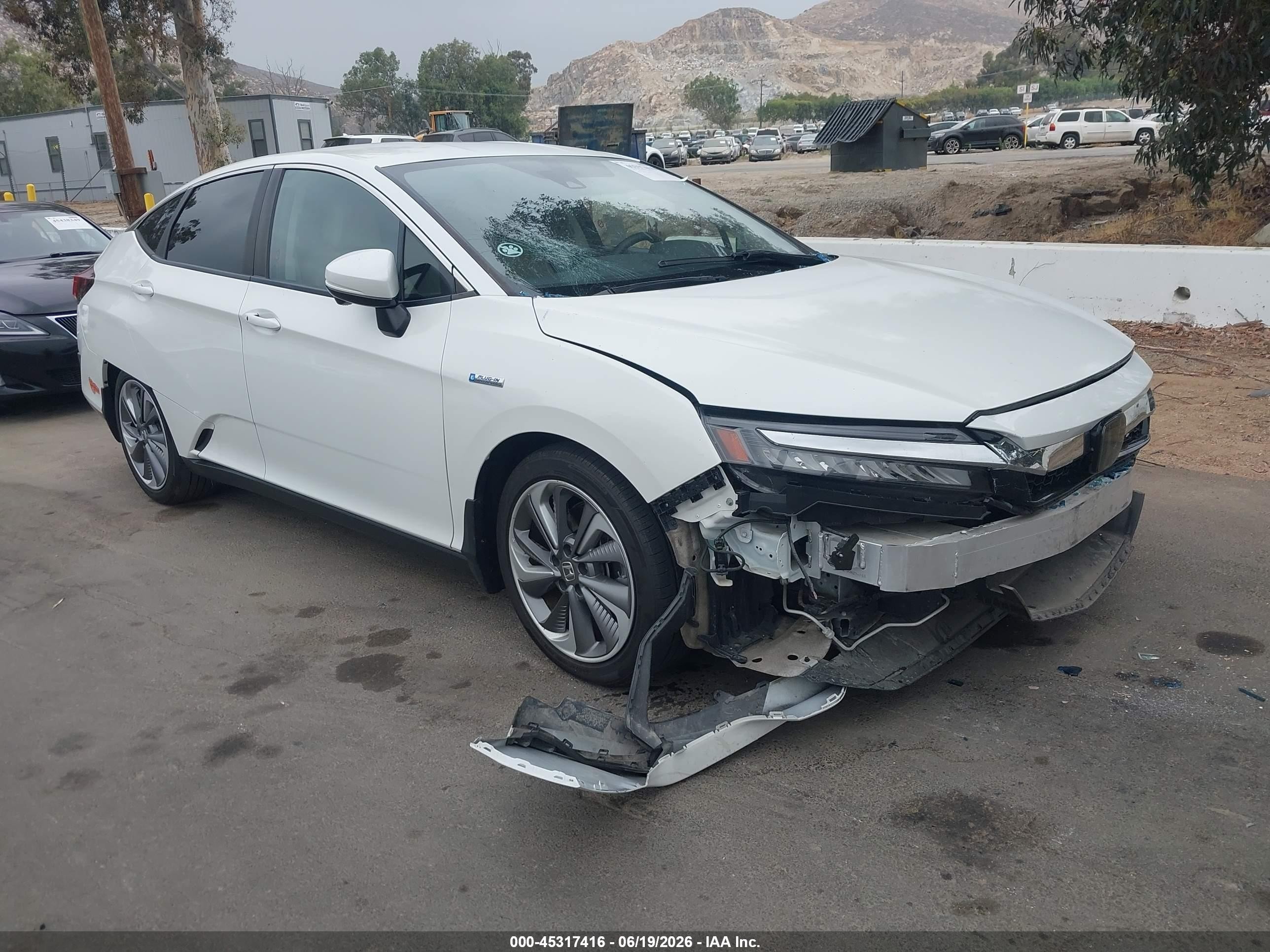 2019 Honda Clarity, VIN JHMZC5F11KC005798 — Front end