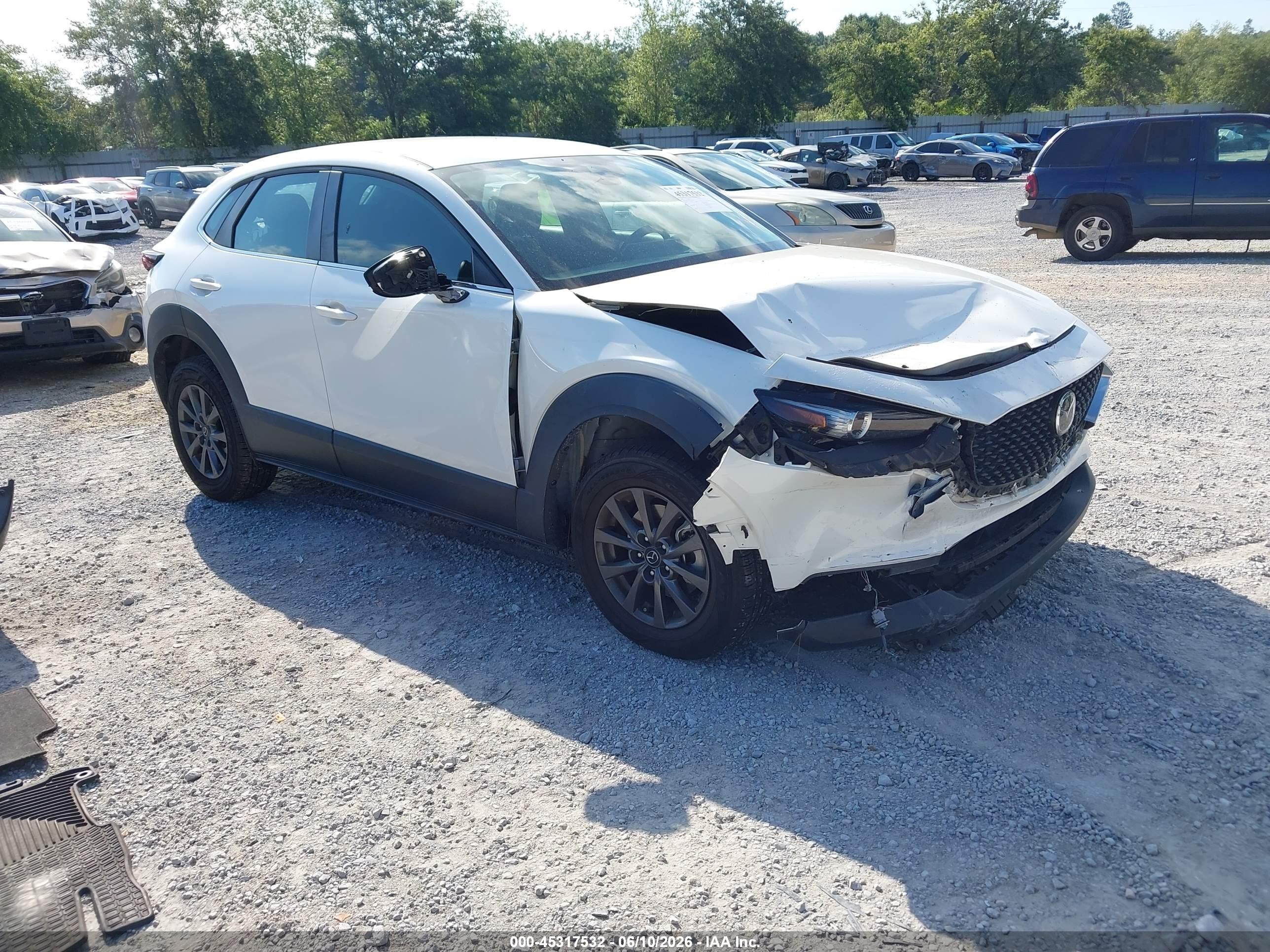 2021 Mazda CX-30 S, VIN 3MVDMAAL2MM212551 — Front end