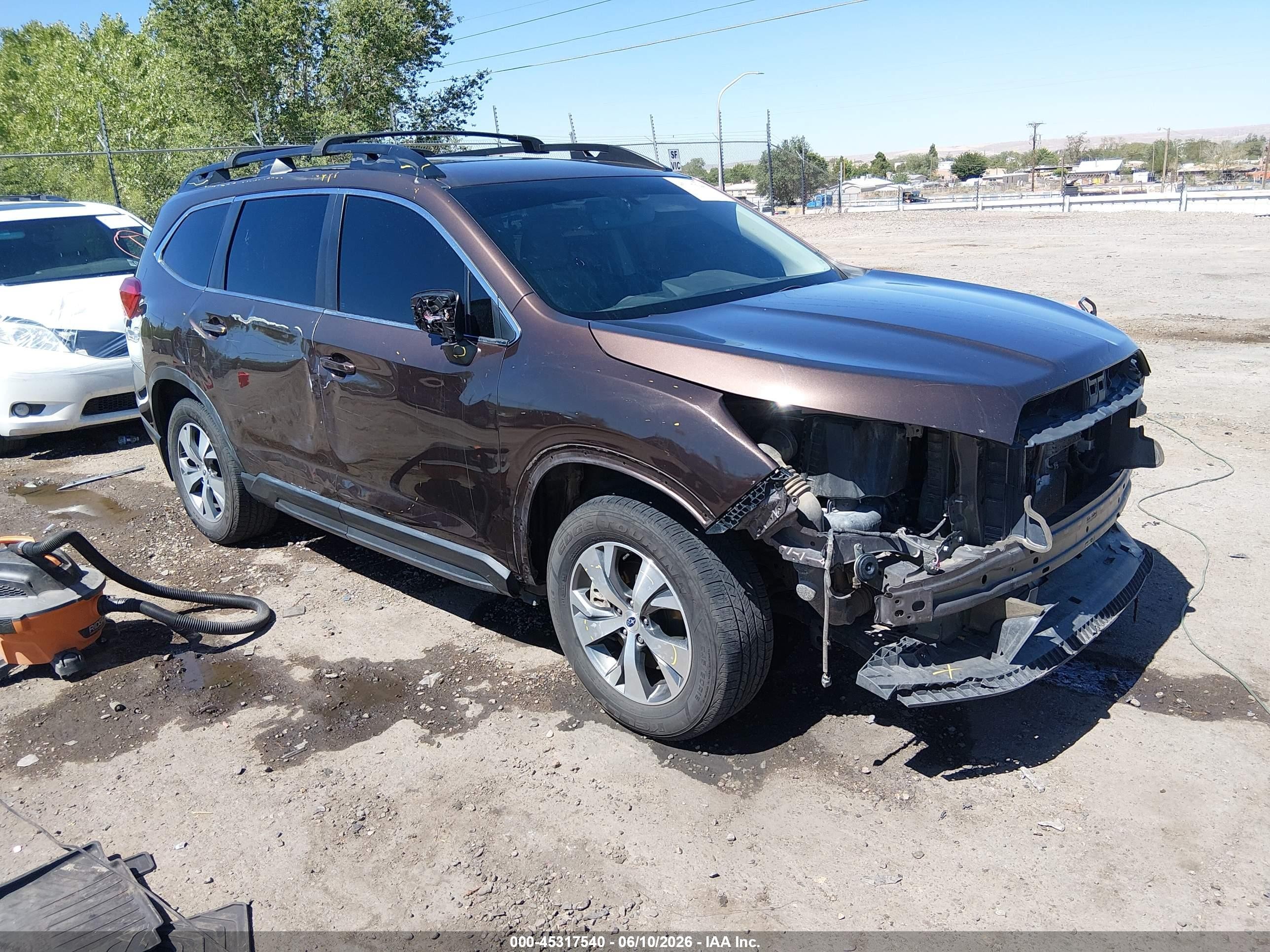 2020 Subaru Ascent Premium, VIN 4S4WMAFD0L3418507 — Front end