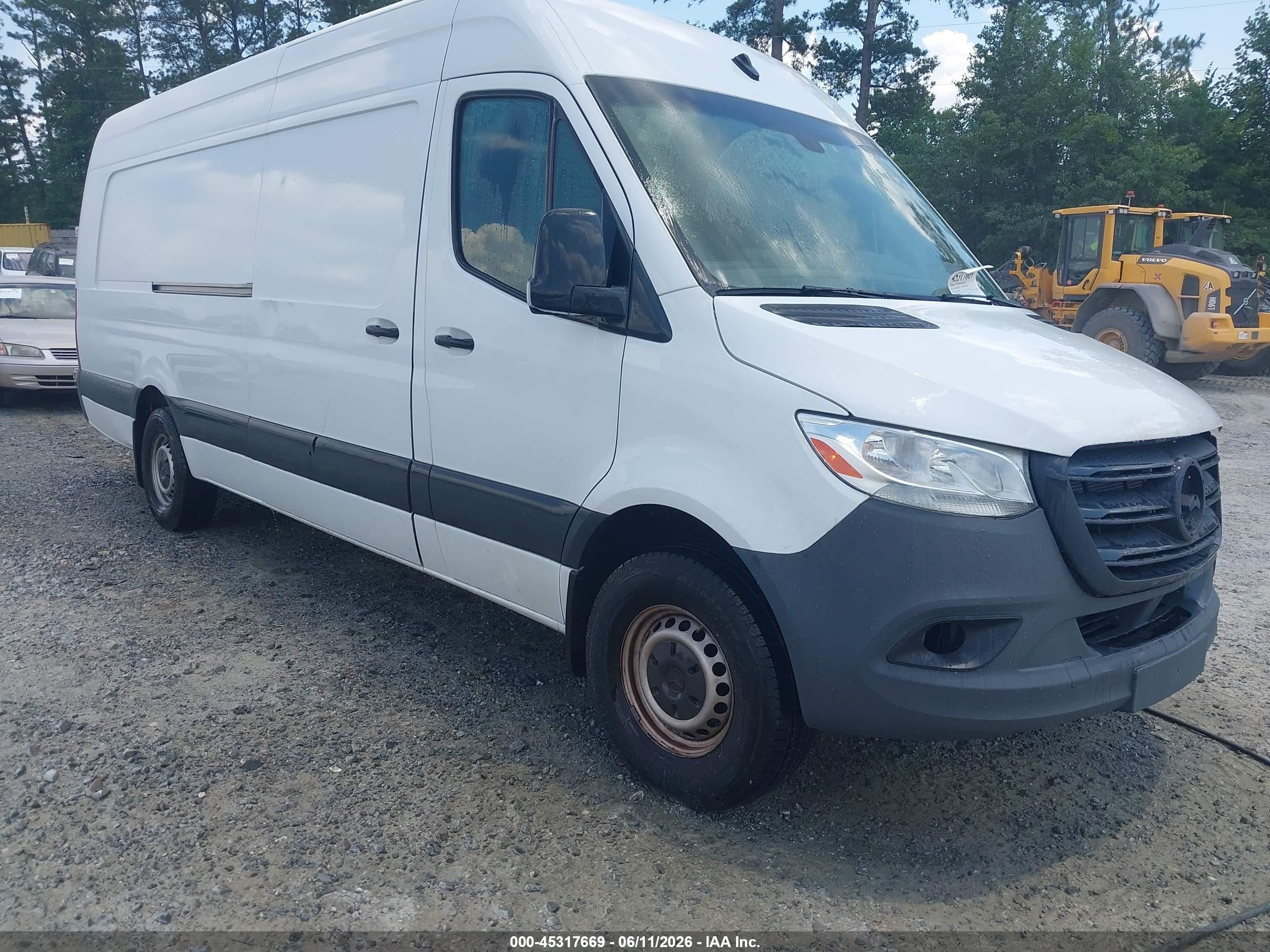 2019 Mercedes-Benz Sprinter, VIN WD3PF1CD6KP170997 — Side