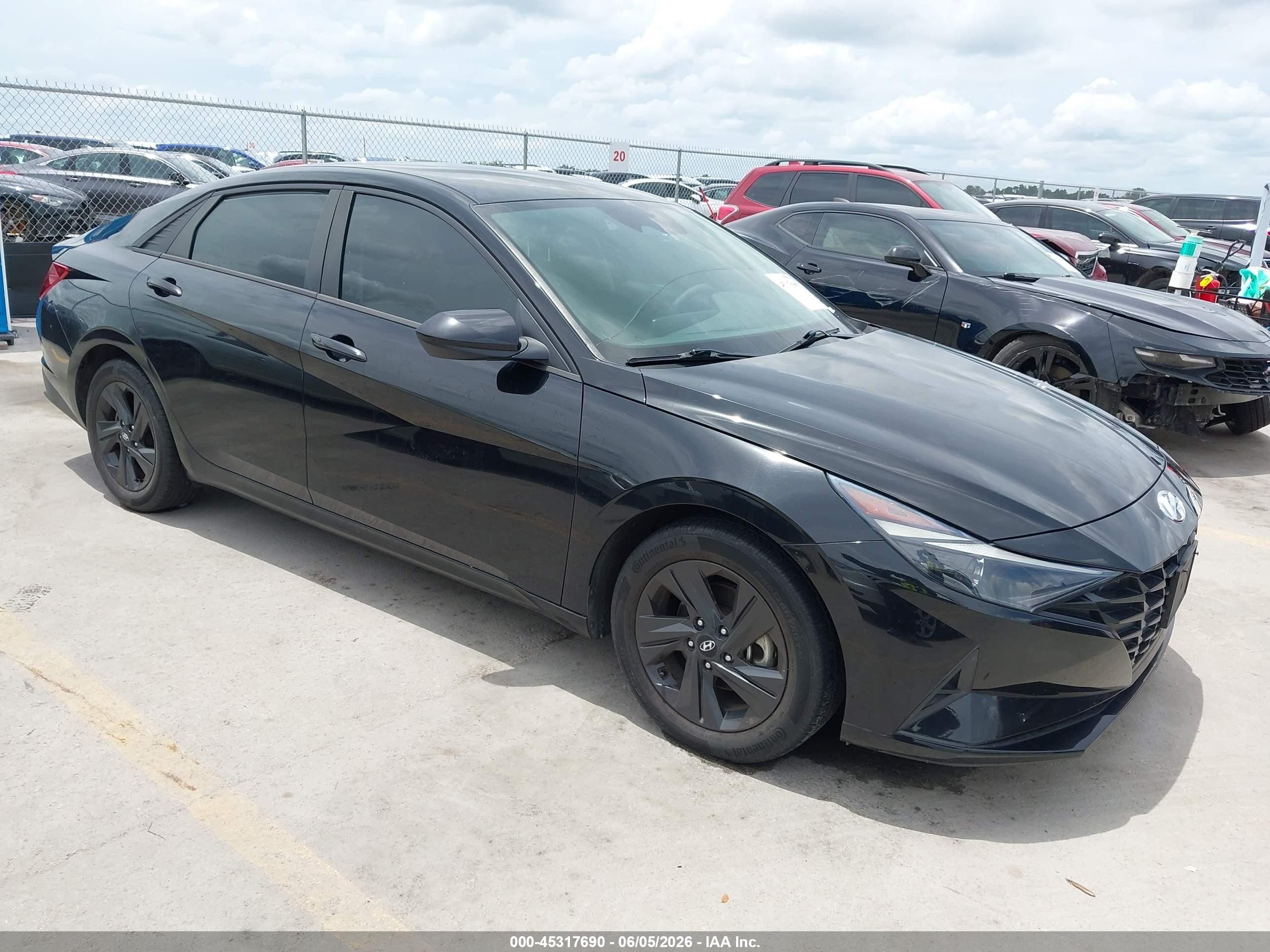 2022 Hyundai Elantra SEL, VIN 5NPLM4AG2NH053412 — Side