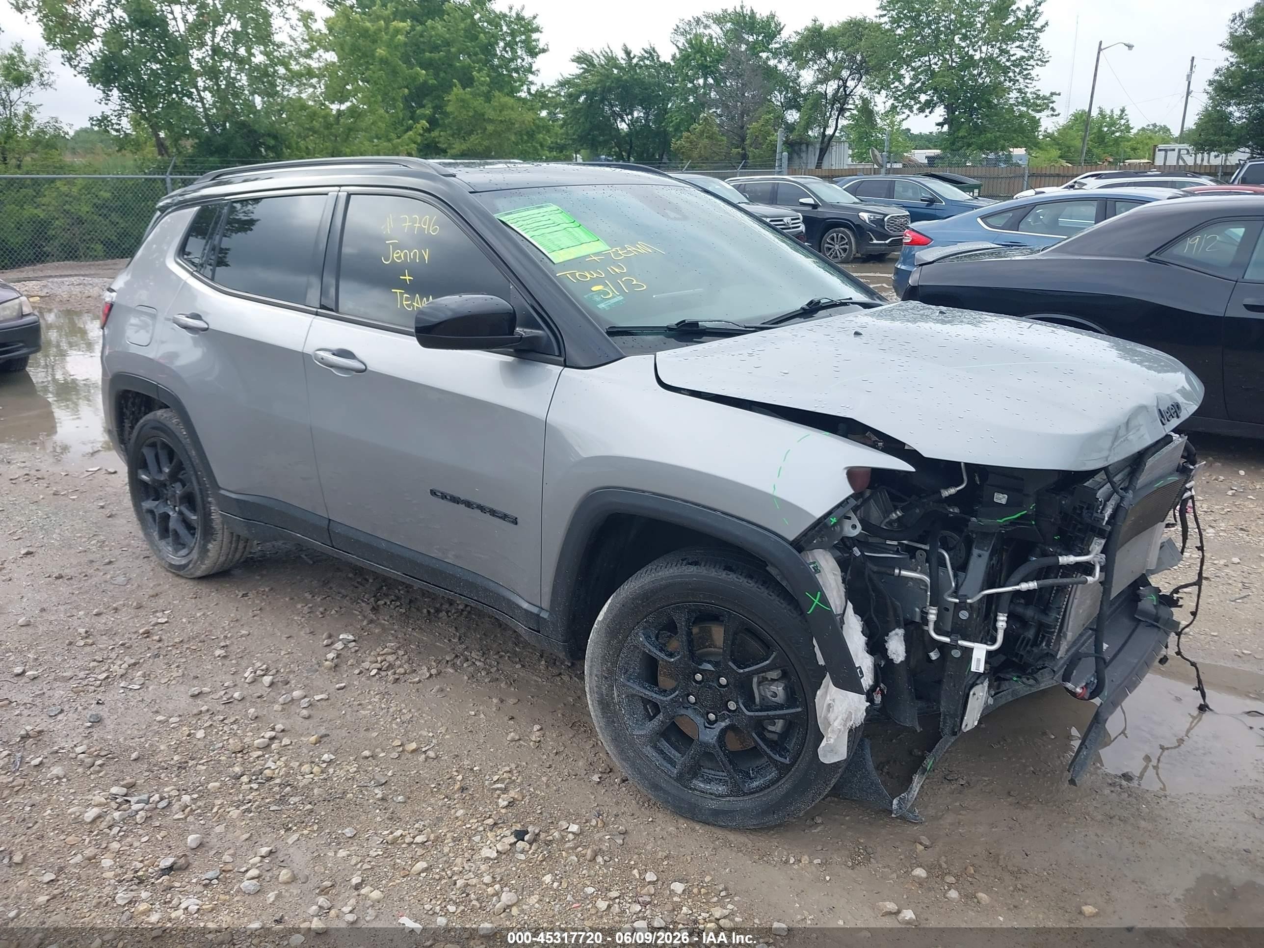 2023 Jeep Compass Altitude, VIN 3C4NJDBN9PT563158 — Front end
