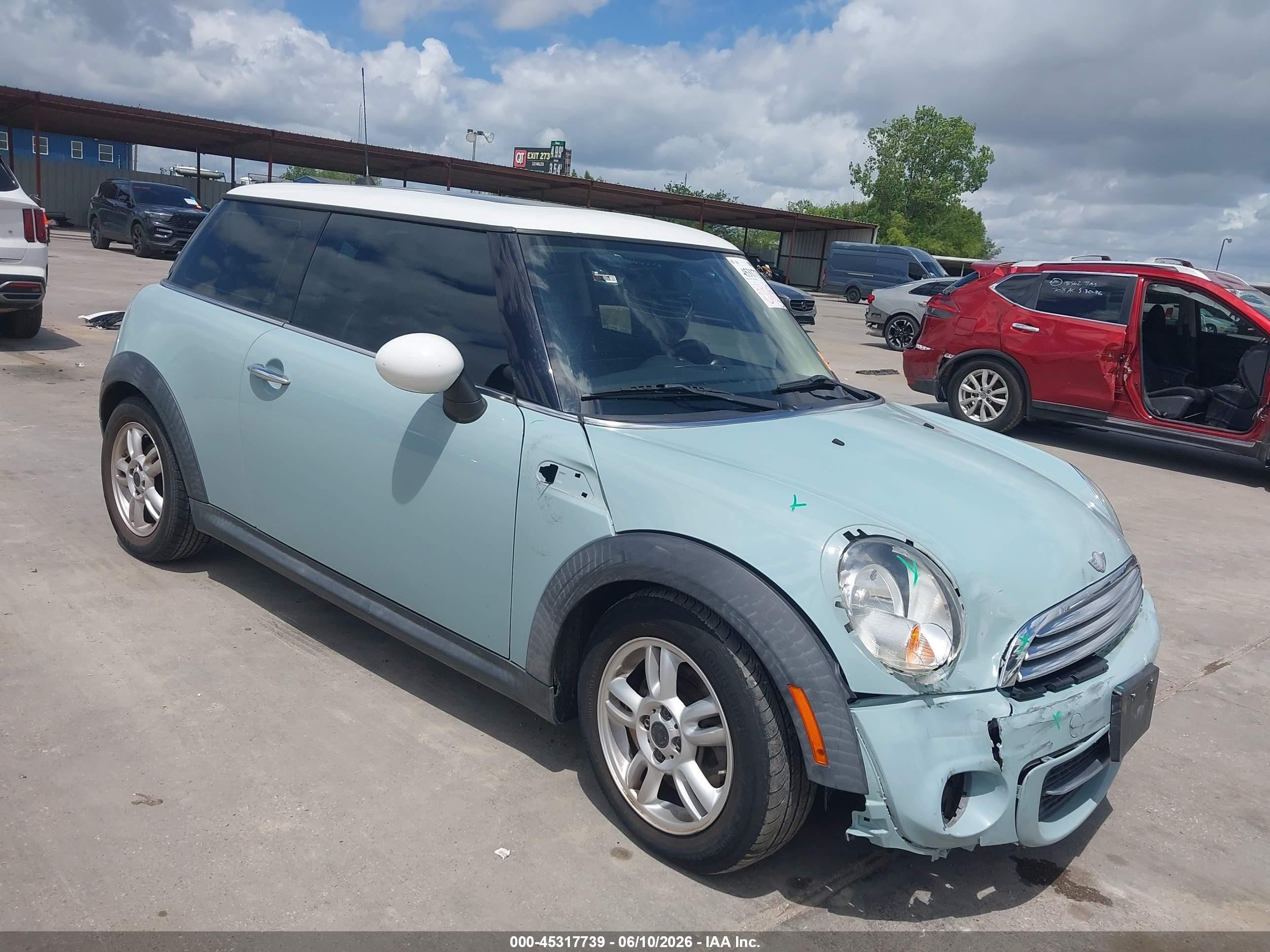 2012 MINI Hardtop, VIN WMWSU3C52CT259952 — Перед