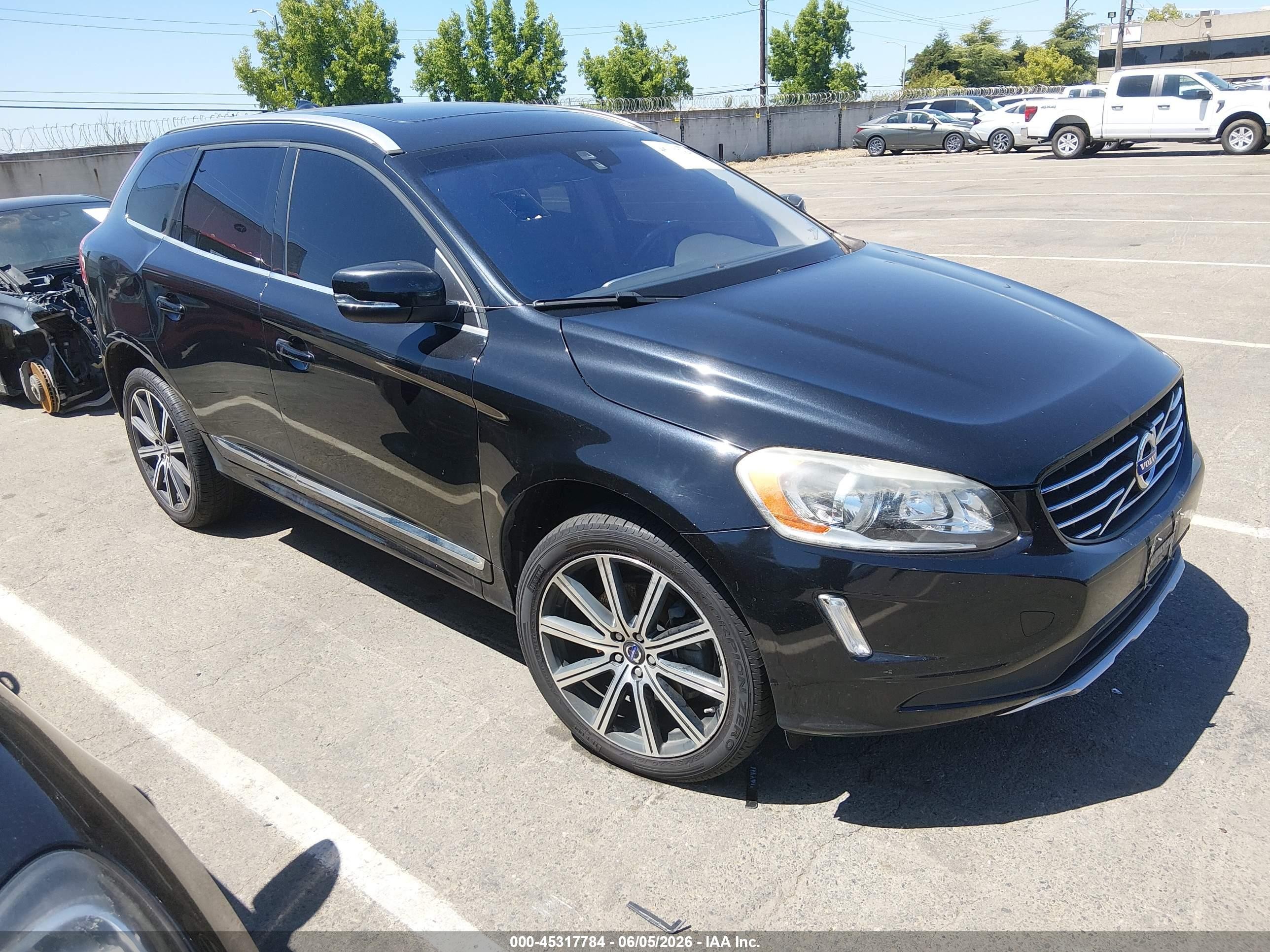 2015 Volvo XC60 T6 Drive-E, VIN YV449MDK3F2692582 — Normal wear
