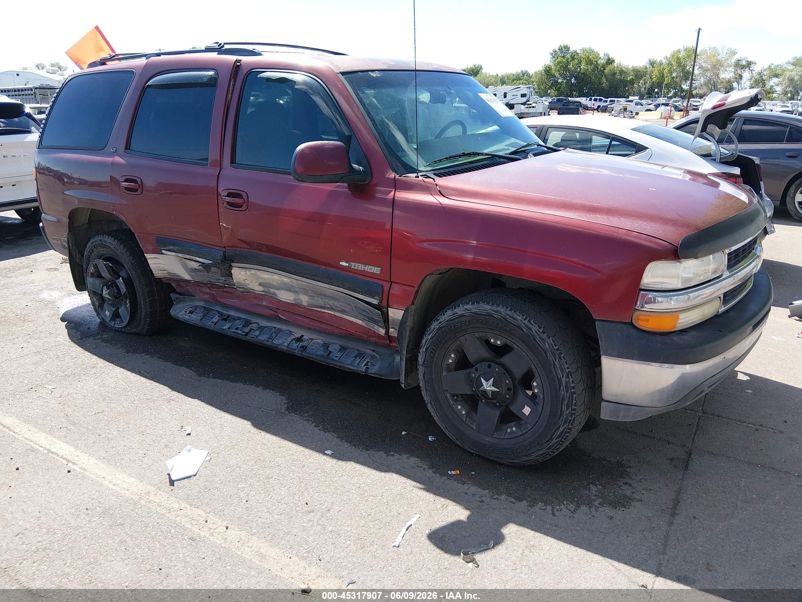 2001 Chevrolet Tahoe LT, VIN 1GNEK13T81J169116 — Side
