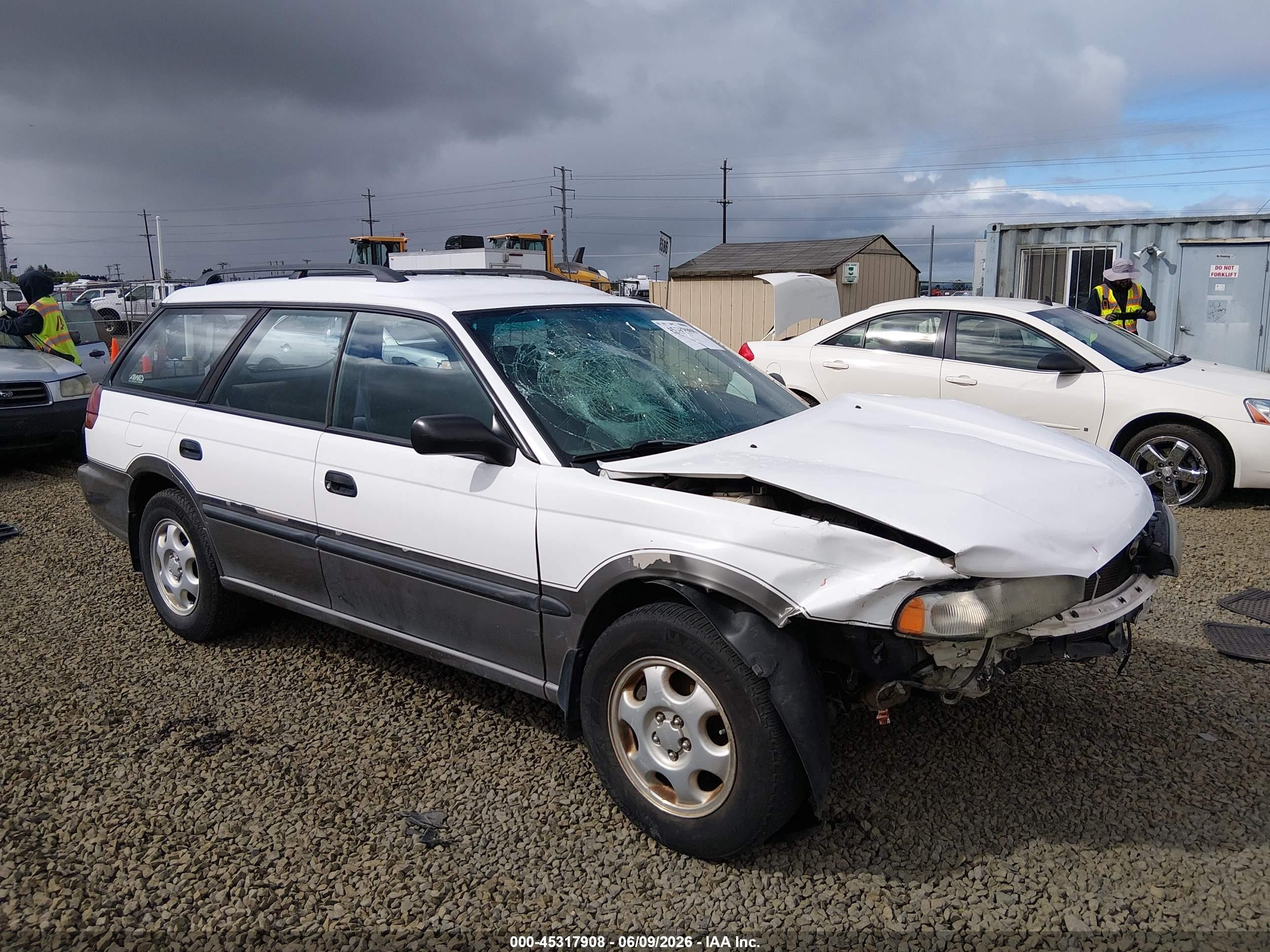 1996 Subaru Legacy Outback, VIN 4S3BG6854T7388692 — Перед