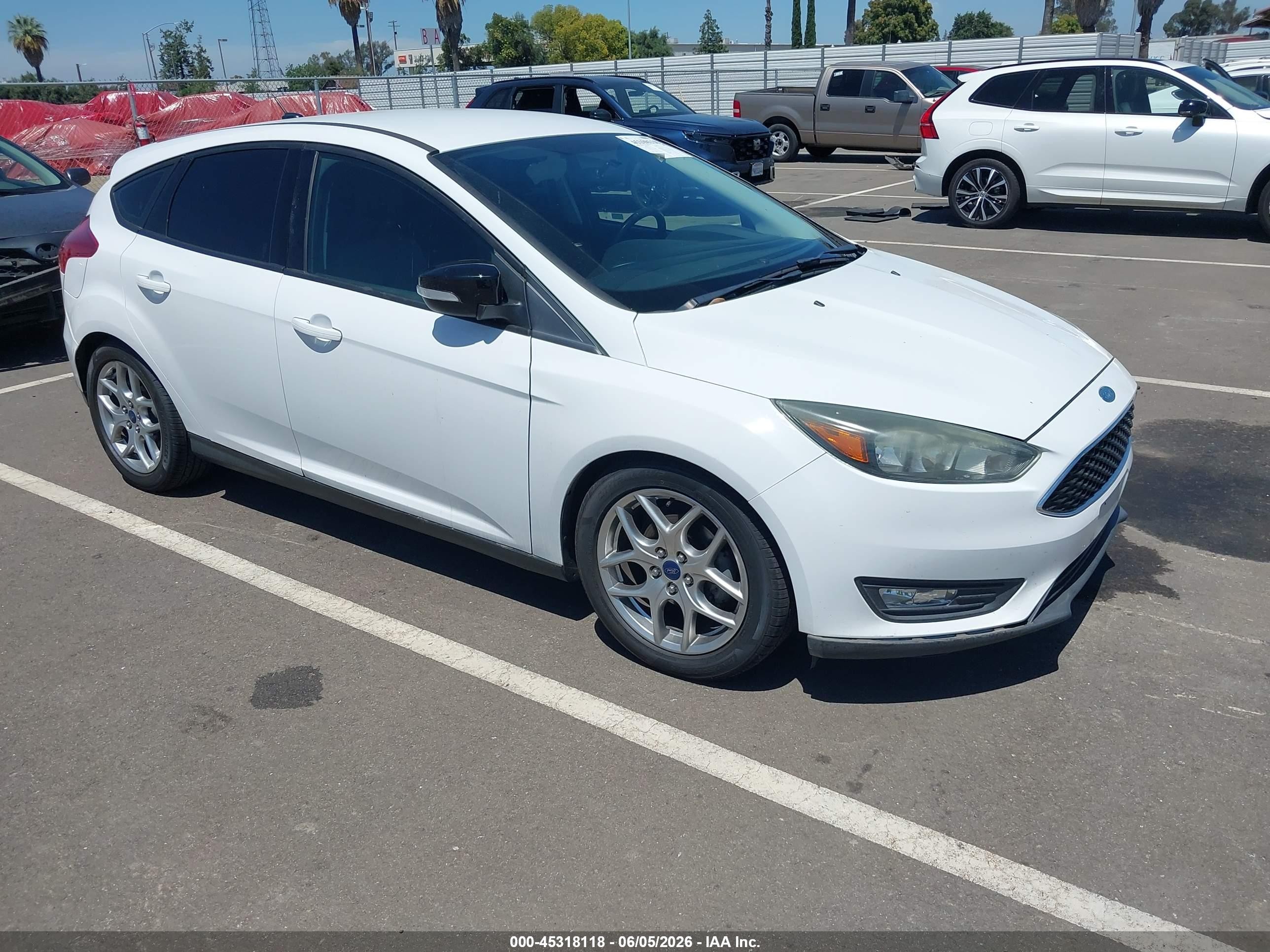 2015 Ford Focus SE, VIN 1FADP3K22FL275525 — Rear end