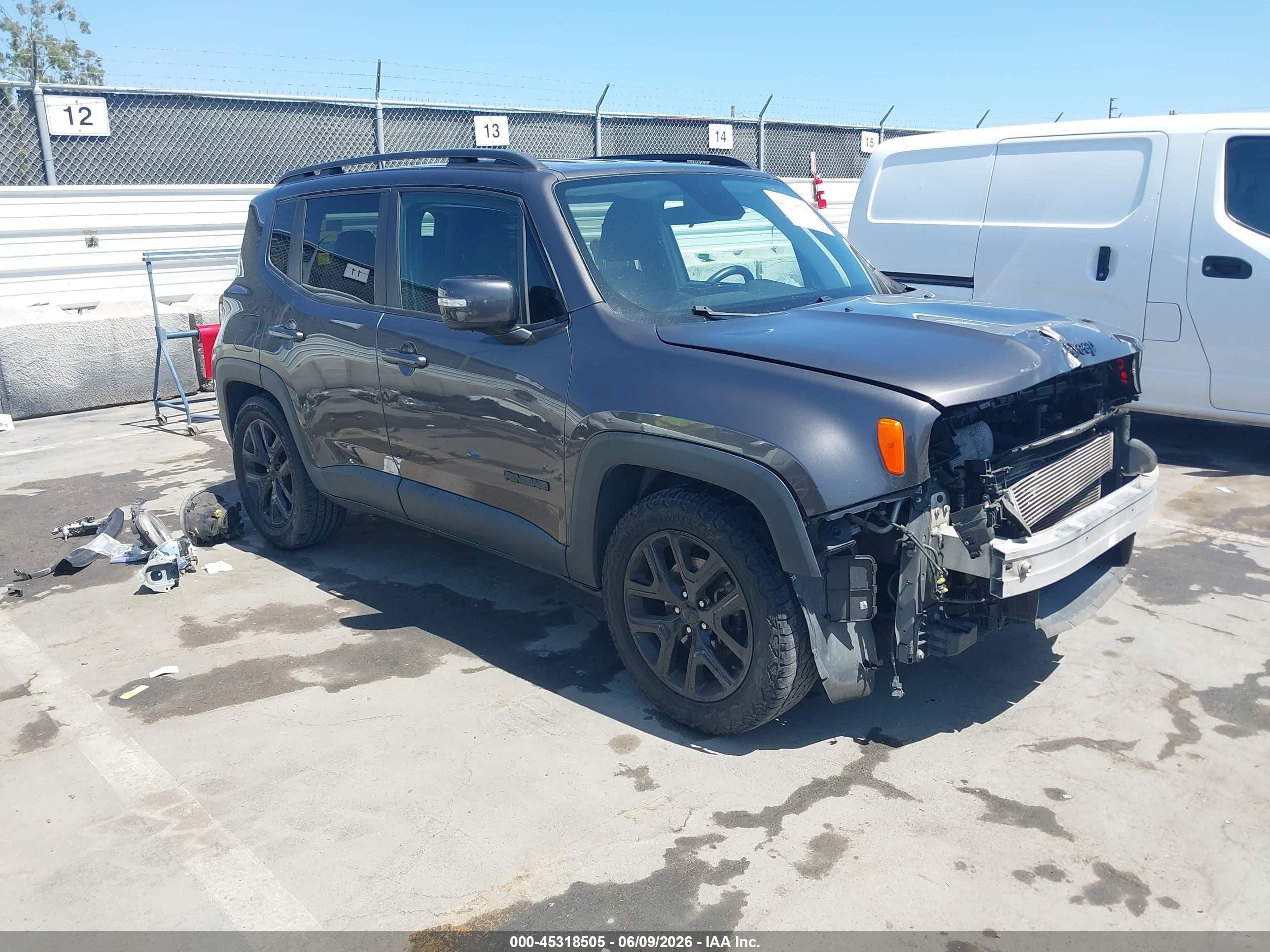 2018 Jeep Renegade Latitude, VIN ZACCJABB4JPH70356 — Front end