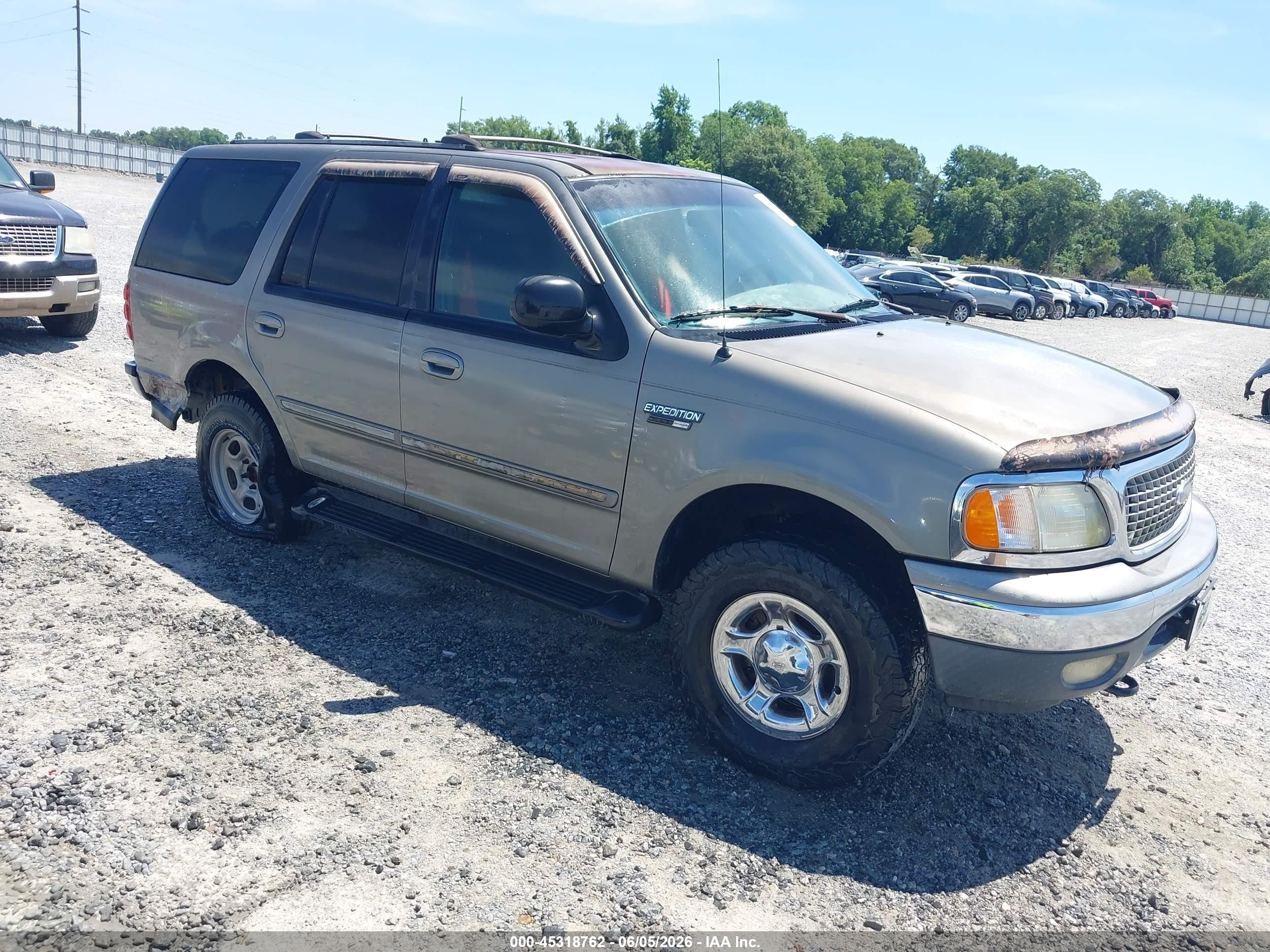 1999 Ford Expedition XLT, VIN 1FMPU18LXXLB53528 — Rear end