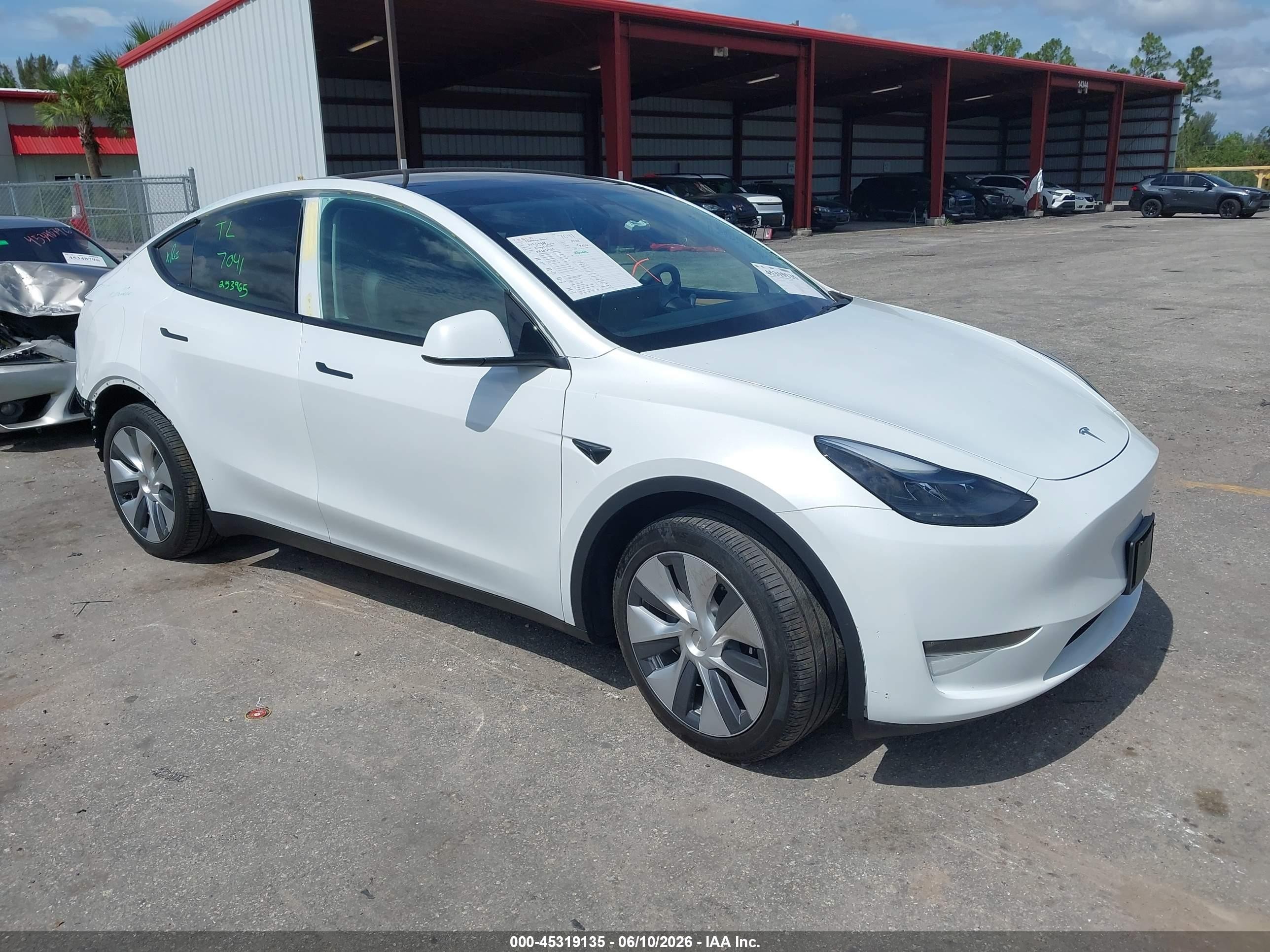 2024 Tesla Model Y Long Range, VIN 7SAYGDEEXRA253965 — Rear end