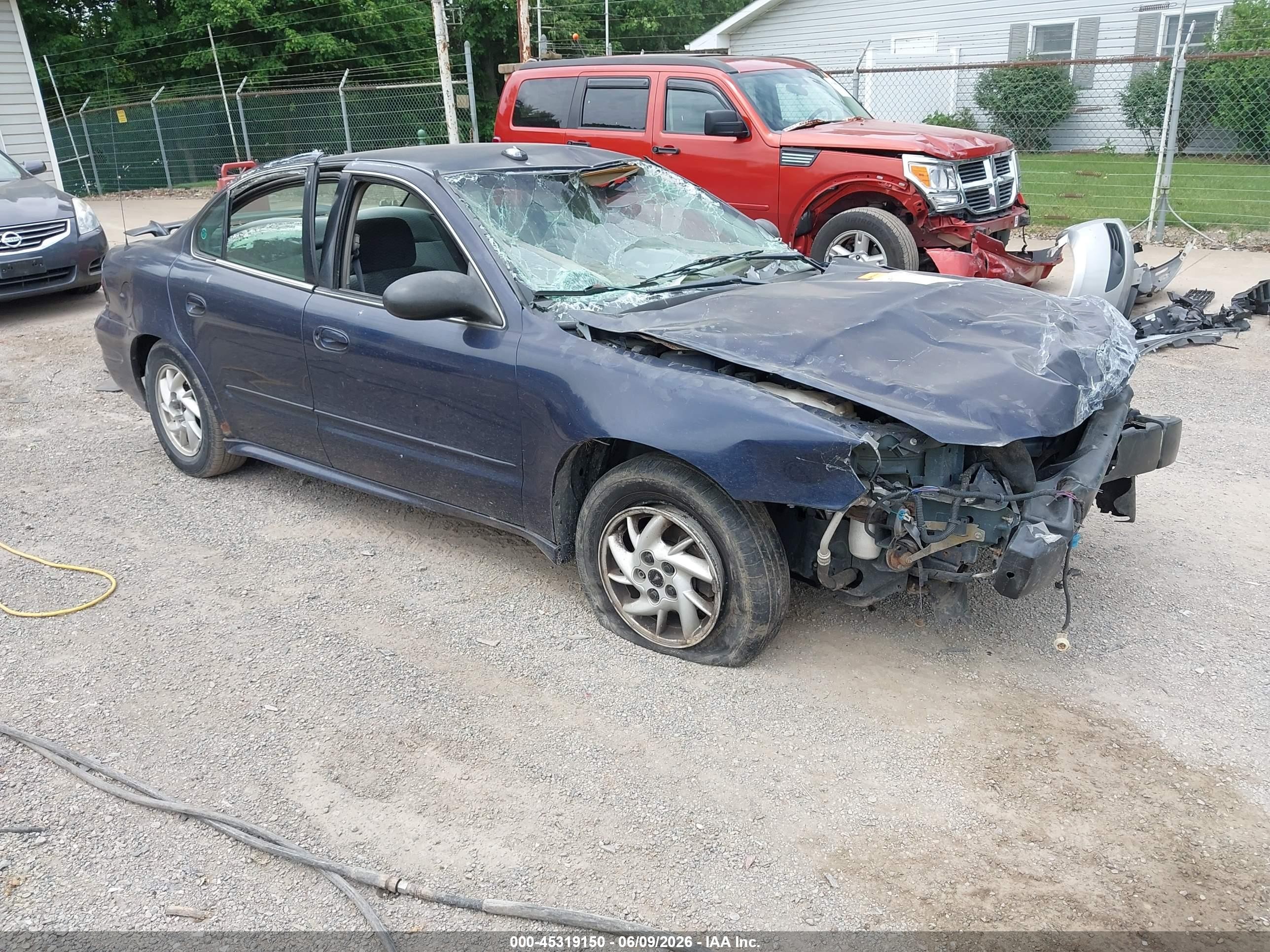 2004 Pontiac Grand Am SE, VIN 1G2NE52F04M585378 — Front end