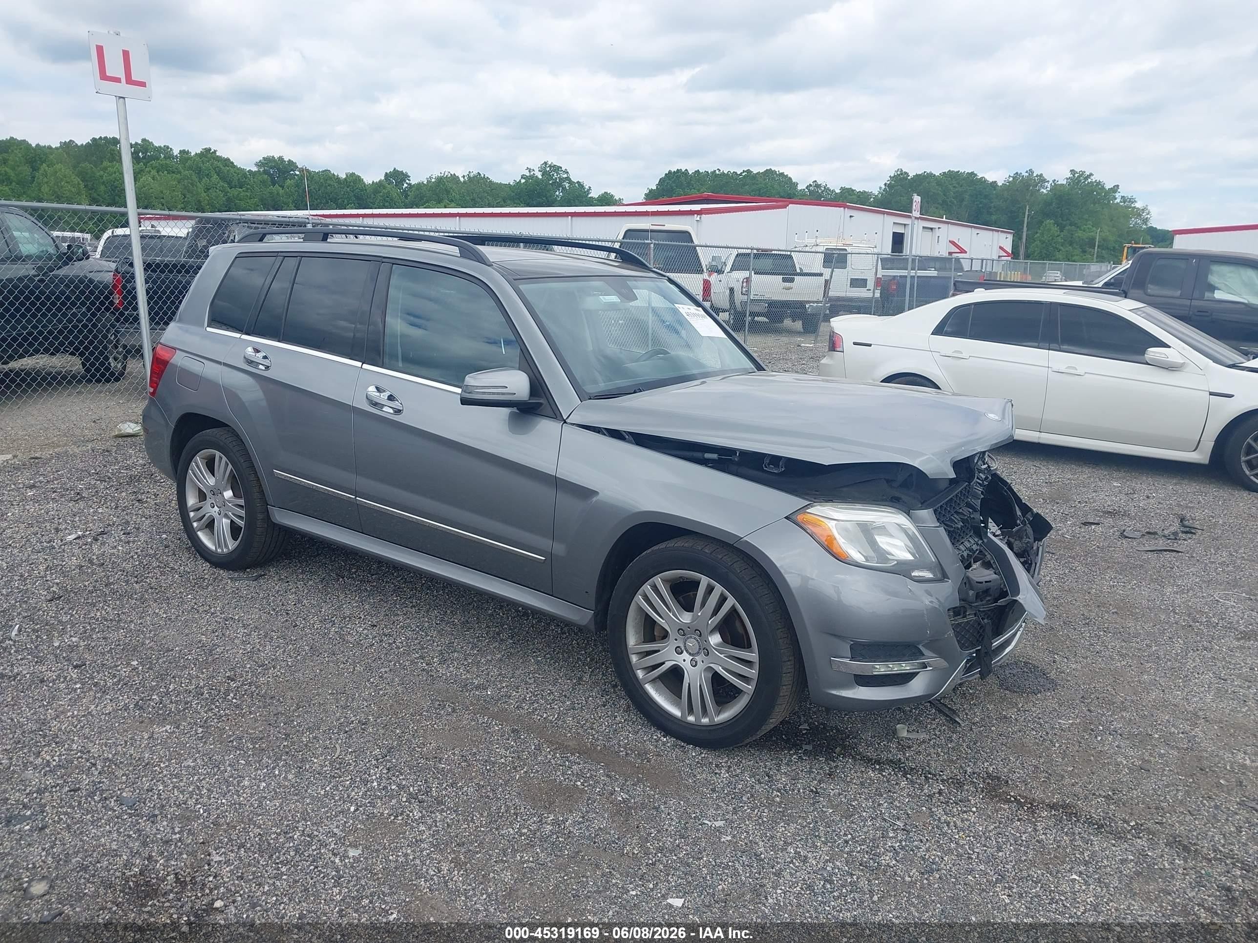 2014 Mercedes-Benz GLK 350, VIN WDCGG8JB4EG290812 — Front end