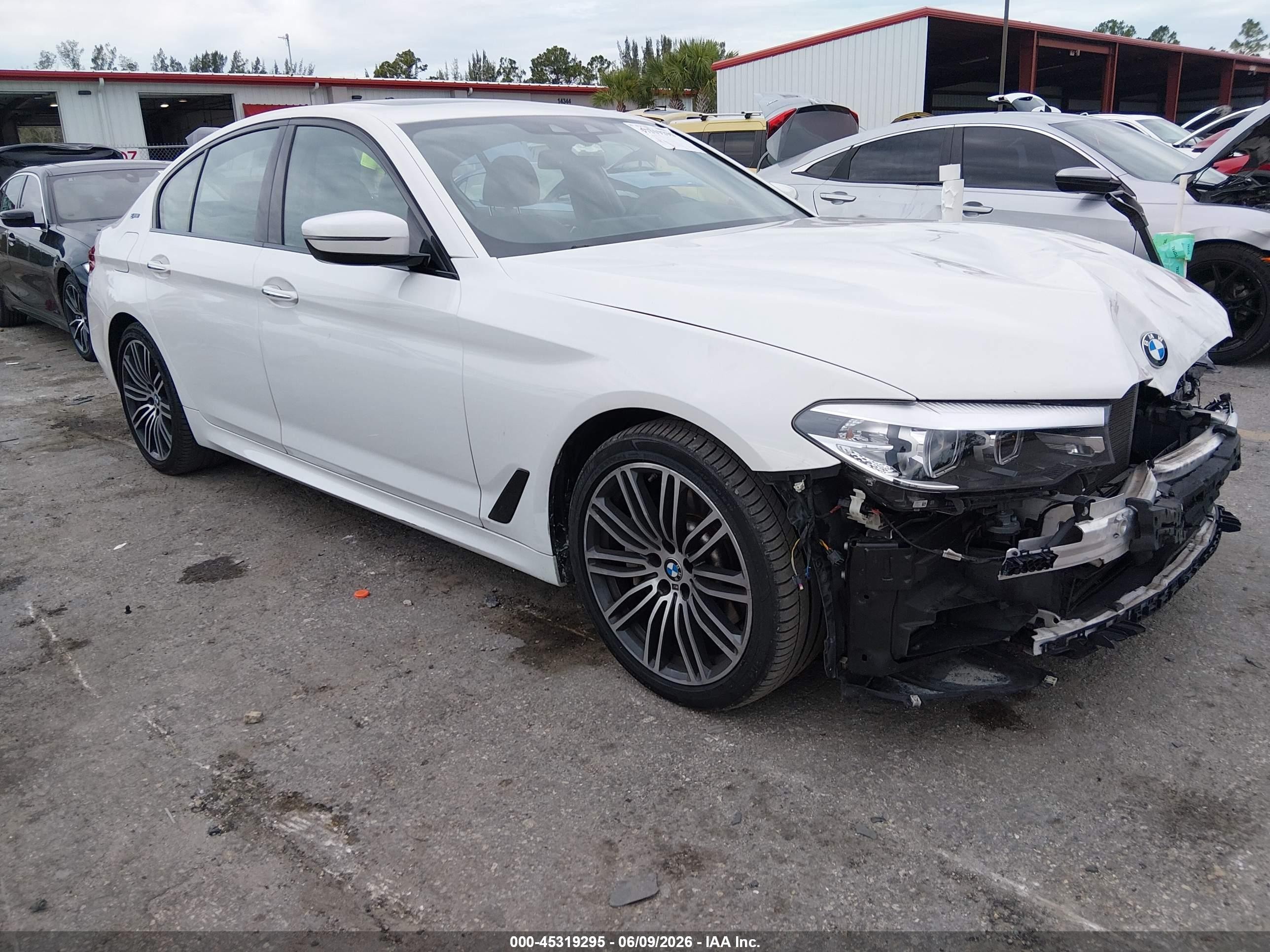 2018 BMW 5 Series 530e, VIN WBAJA9C59JB253303 — Front end