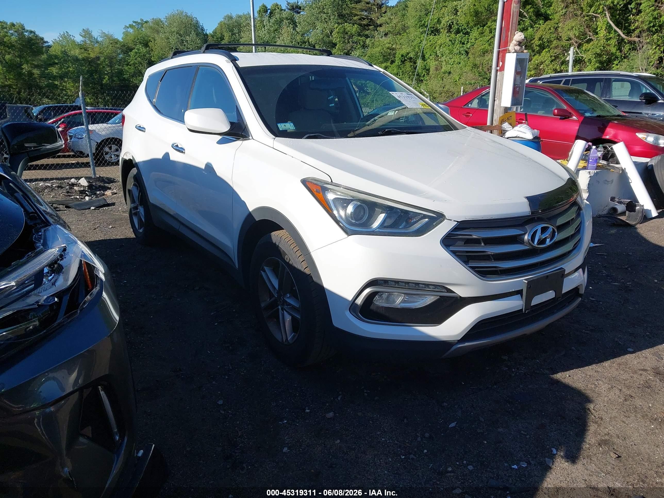 2017 Hyundai Santa Fe 2.4L, VIN 5NMZUDLB0HH032054 — Зад