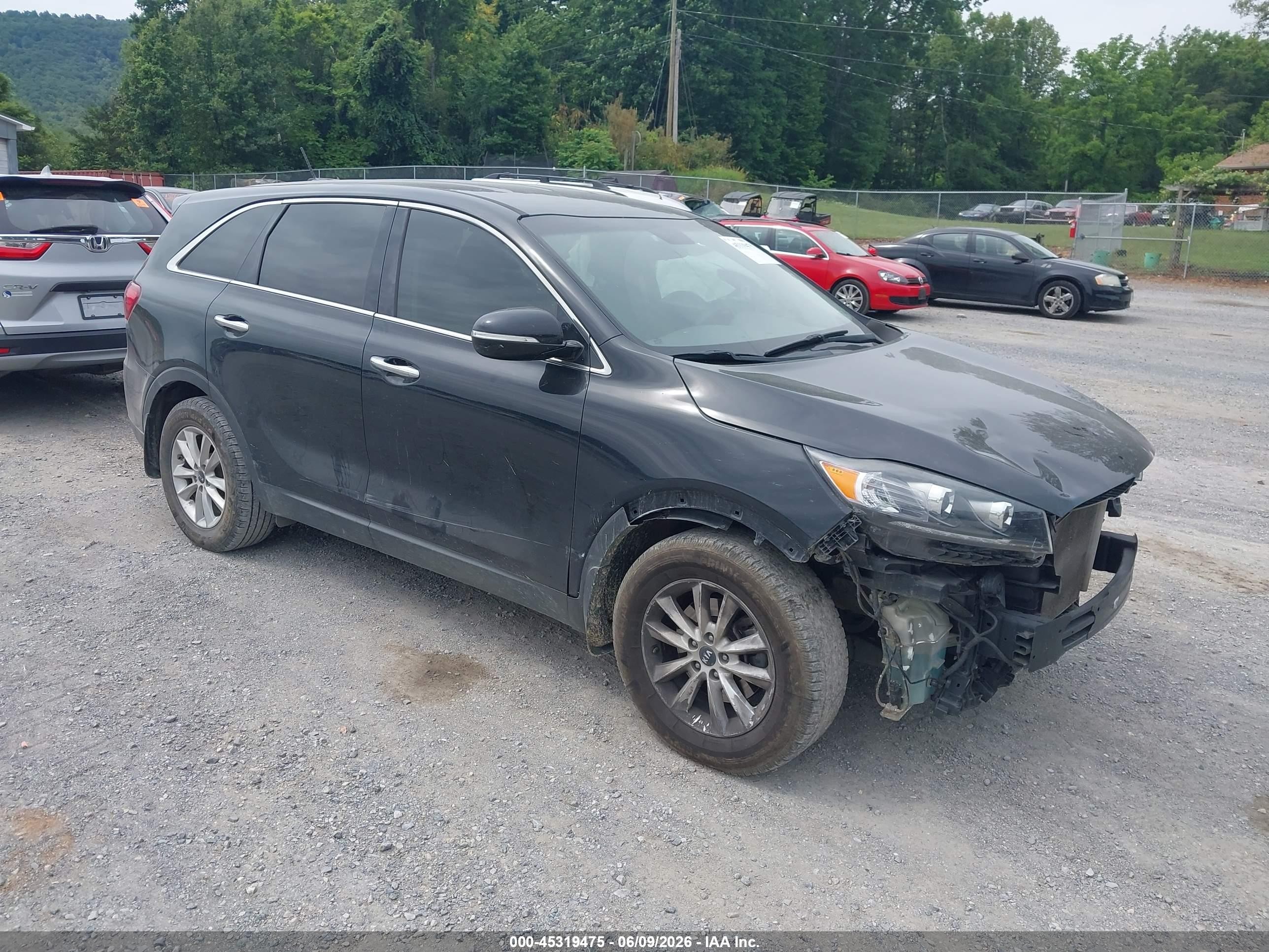 2019 Kia Sorento LX, VIN 5XYPG4A38KG582887 — Front end