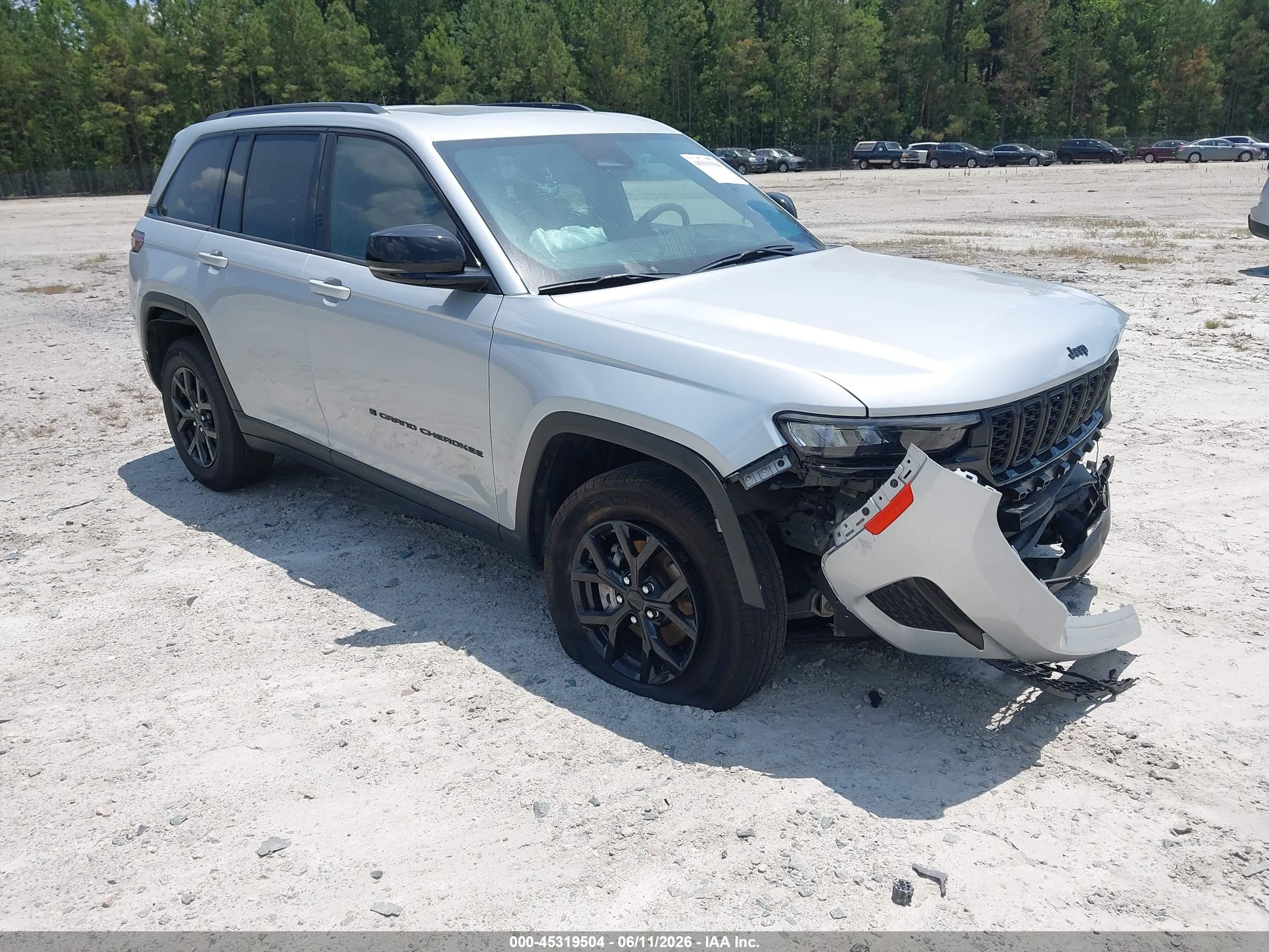 2025 Jeep Grand Cherokee Laredo X, VIN 1C4RJGAG4SC290155 — Front end